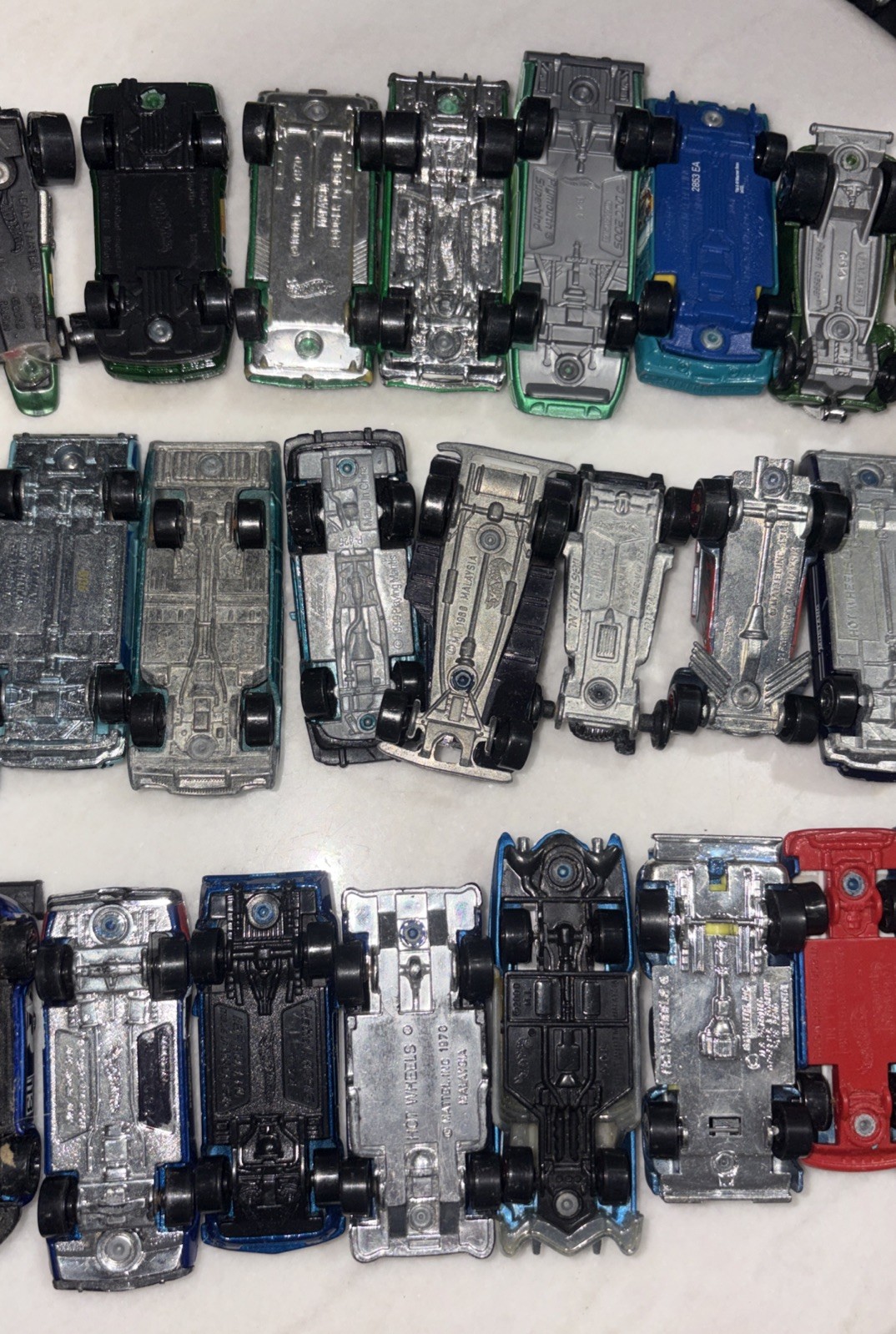 Hot Wheels Lot (32+) Random Loose Cars Bulk Mixed Diecast Mattel BLUE GREEN