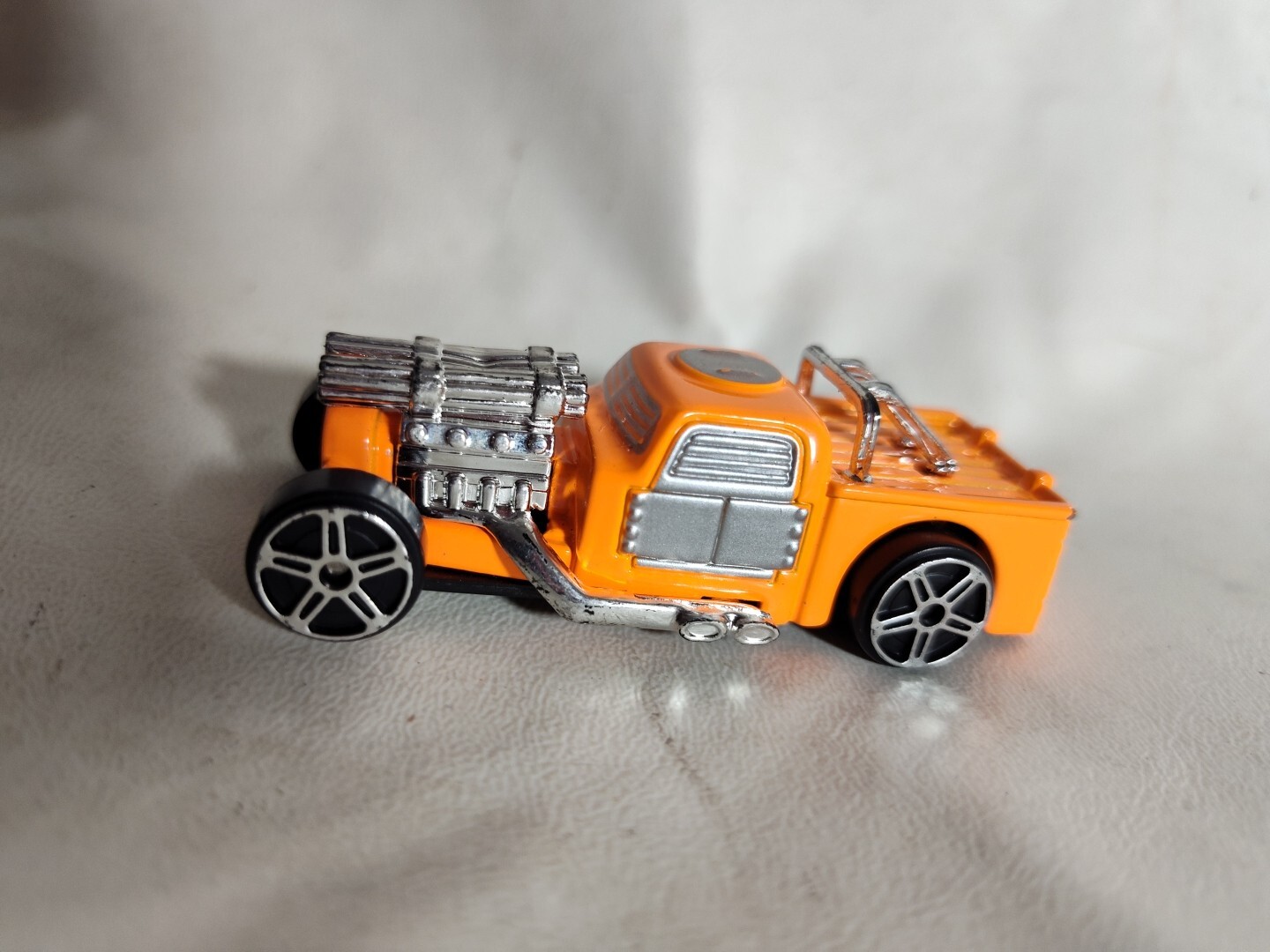 Orange Maisto Leadslinger 1:64 Scale Vehicle