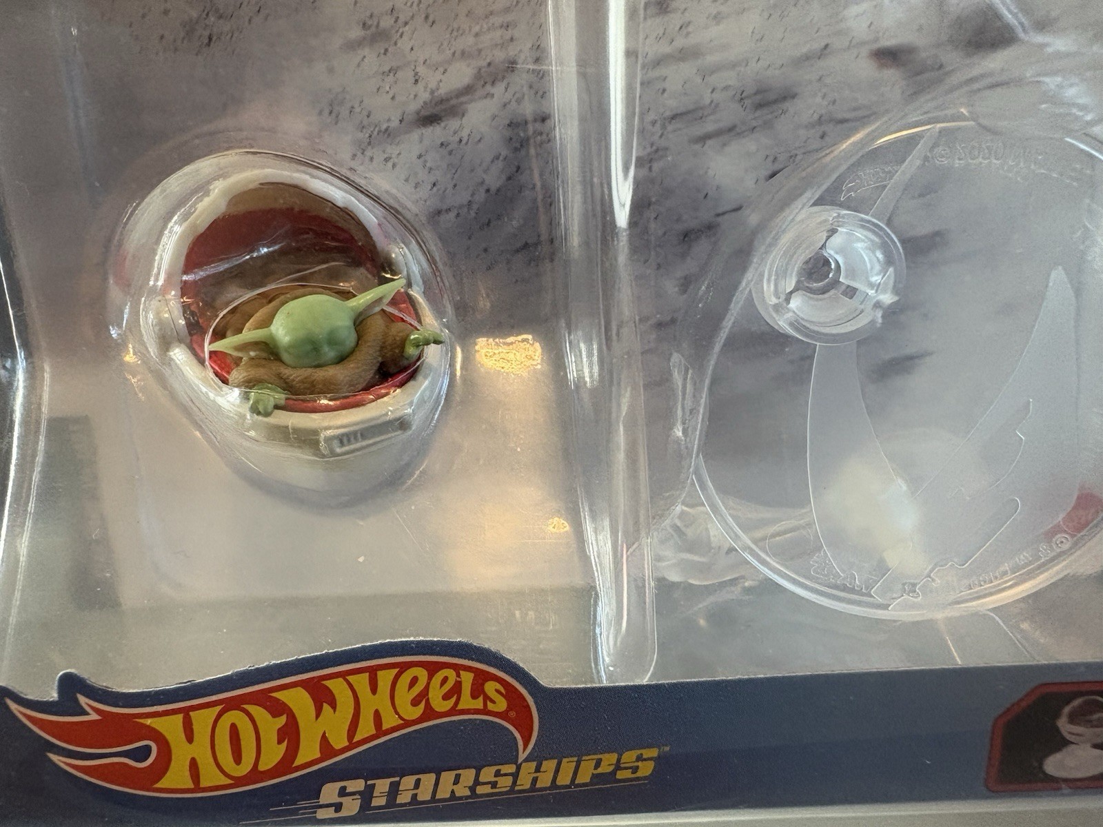 Hot Wheels Star Wars Starships Mandalorian Baby Yoda the Child Hover Pram Disney
