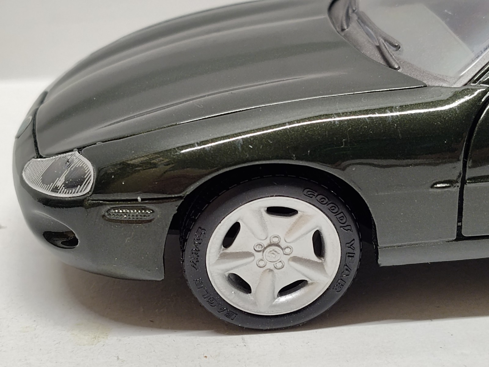 Maisto 1996 Jaguar XK8 Convertible Roadster 1:24 Scale Diecast Car Dk Green Toy