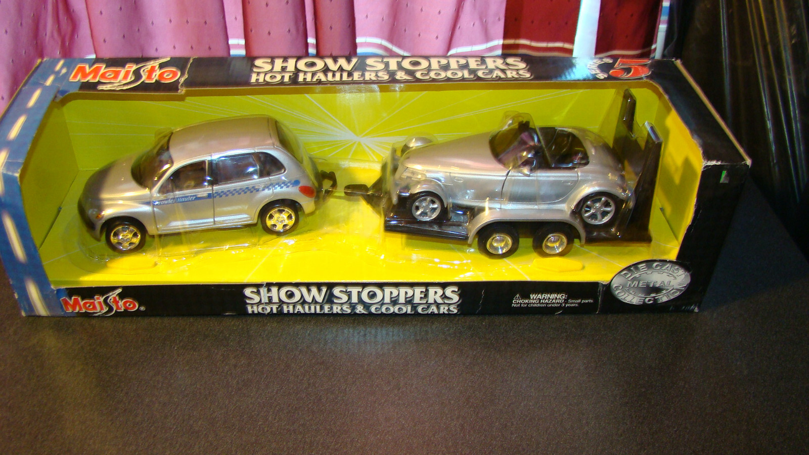 Maisto – 1:24 Show Stoppers Hot Haulers & Cool Cars Series – 5 – Plymouth 2001