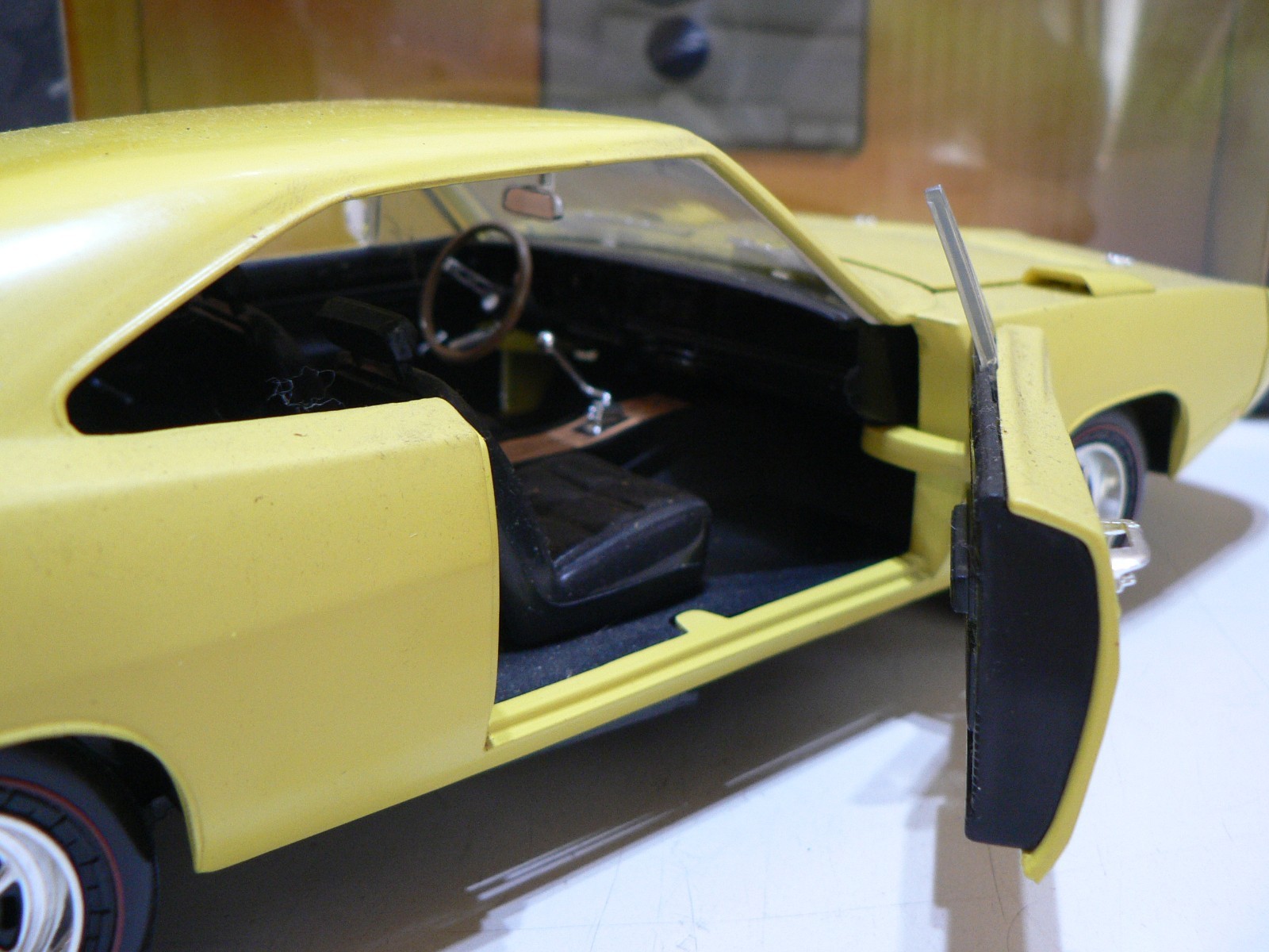 Vintage Ertl American Muscle 1969 Yellow Dodge Charger Hemi Daytona Die Cast