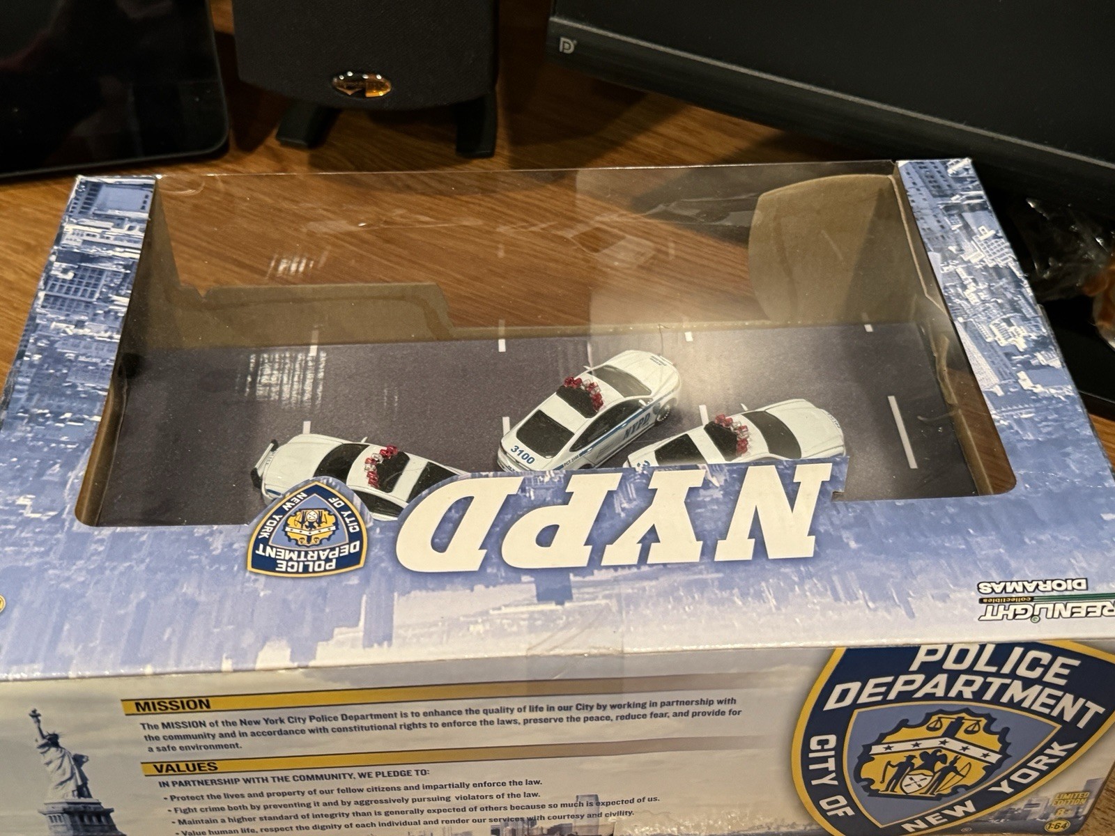 GREENLIGHT 1:64 NYPD 5pack DIORAMAS UNOPENED. Package Not 100% See Pics