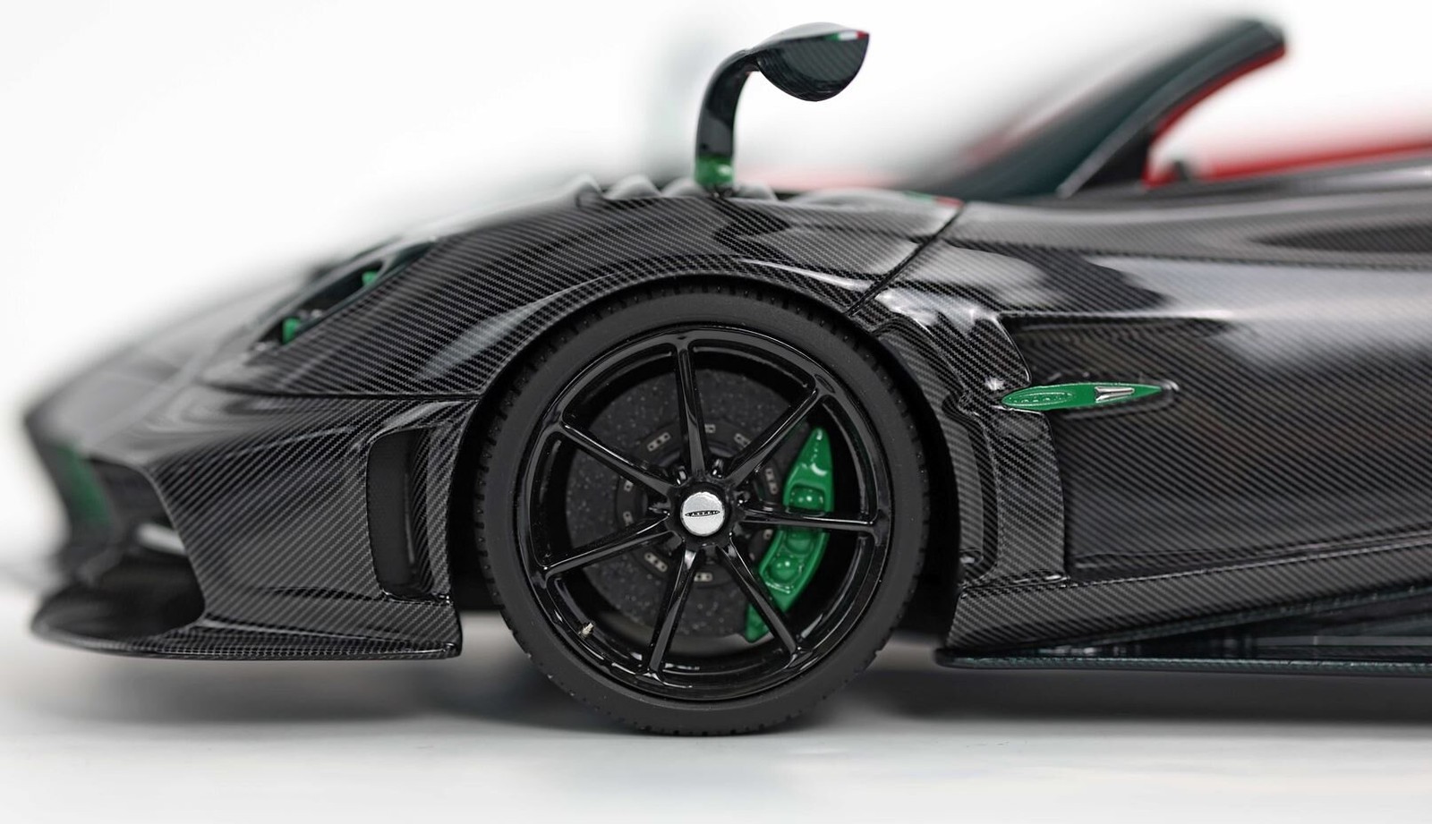 Pagani Imola Roadster Gloss carbon in 1:18 scale by BBR