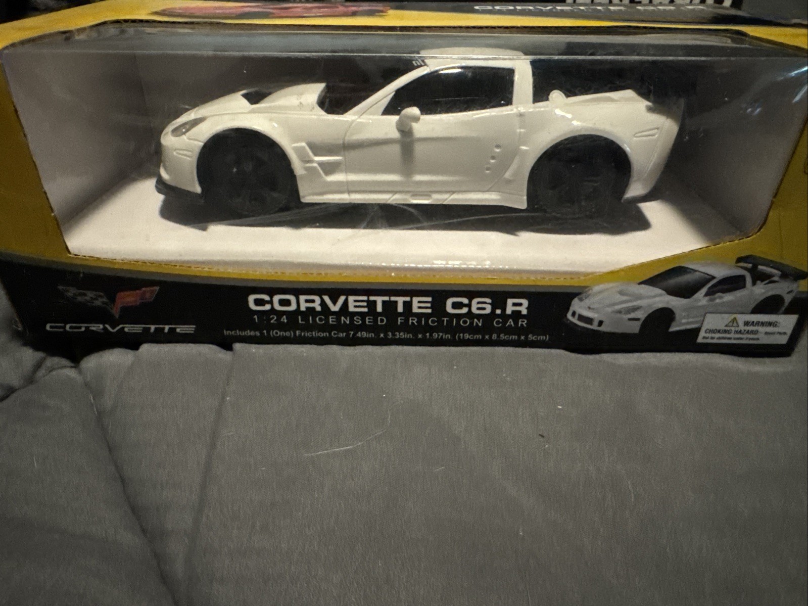 Corvette Chevrolet C6.R 06-13 White 1:24 Scale Licensed Friction Car Model