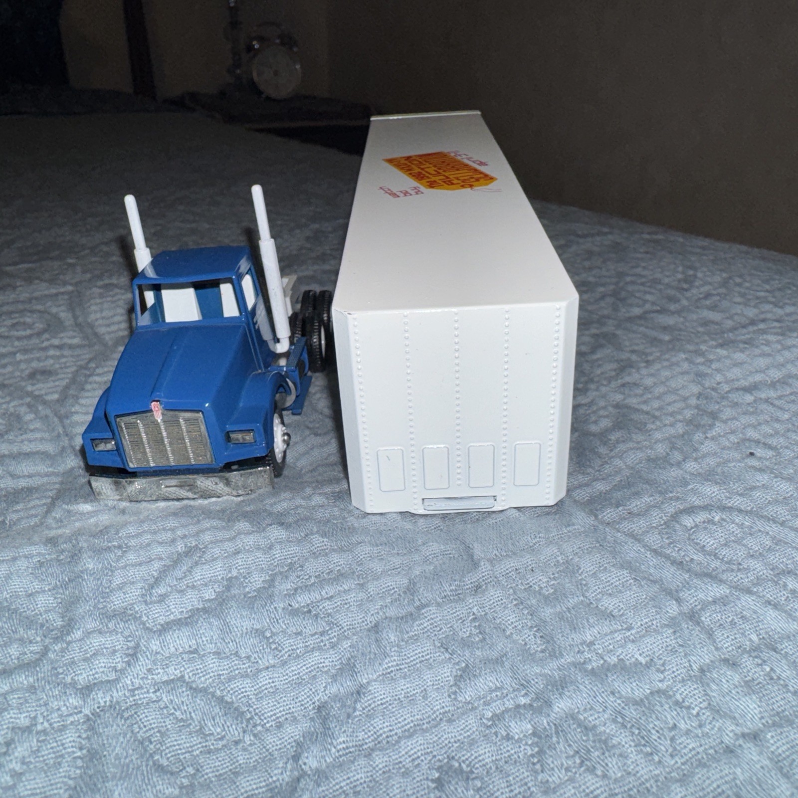 Winross Diecast Truck Kenworth T600 Day Cab Tractor Trailer 1992 WXXI-TV Auction