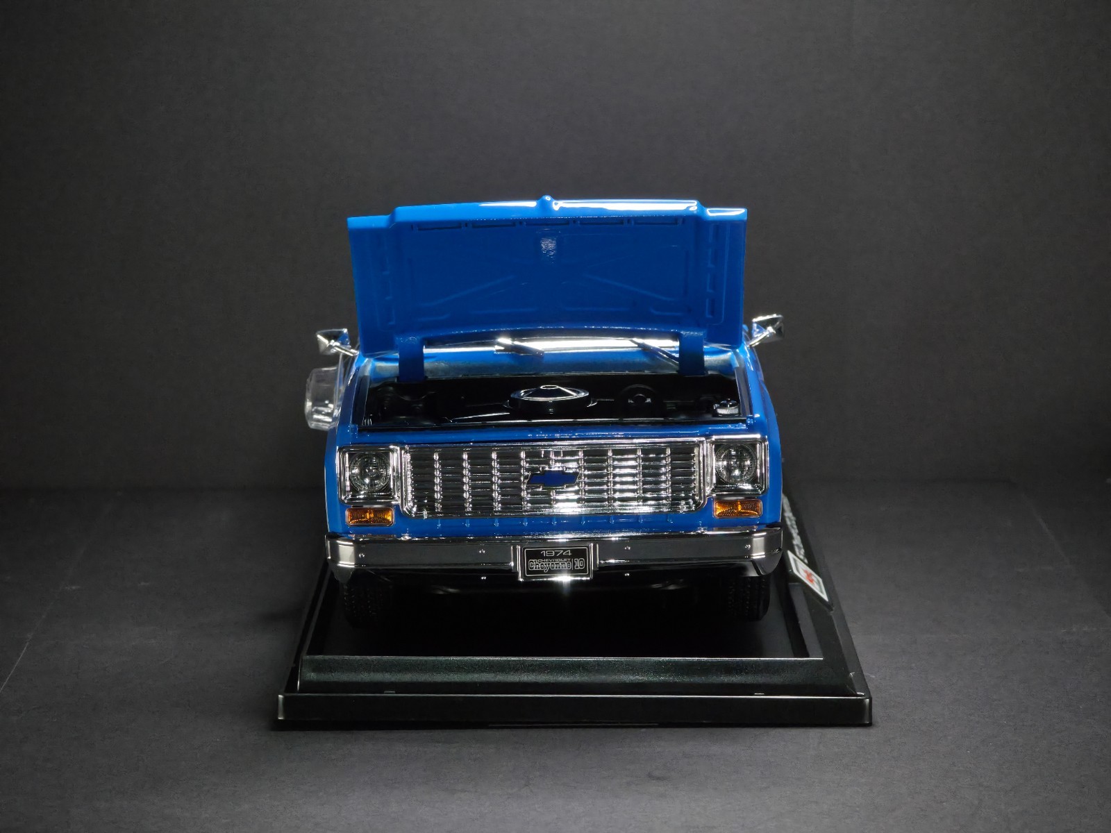 1974 Chevrolet C10 Cheyenne Super 1:18 Maisto Exclusive Style Special Edition