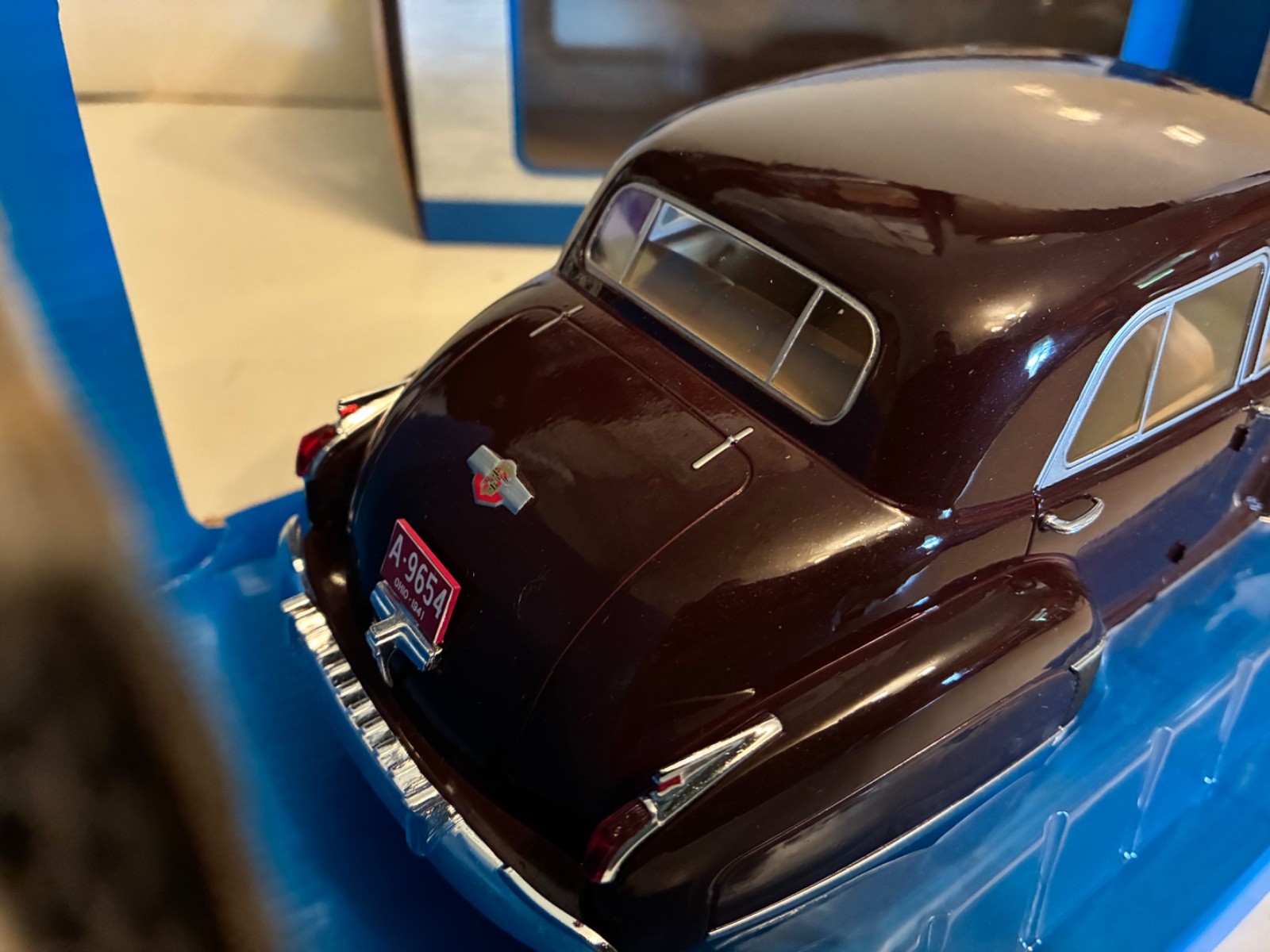 MCG (MODEL CAR GROUP) 1941 CADILLAC FLEETWOOD 1/18 SCALE new in BOX