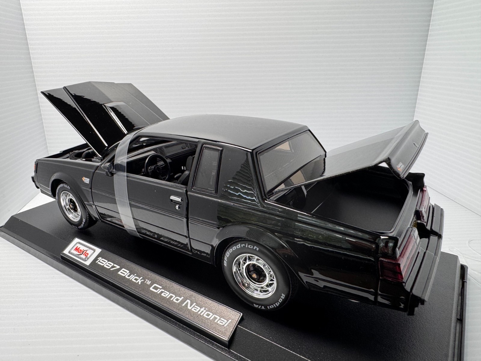 1987 BUICK REGAL GRAND NATIONAL BLACK 1/18 DIECAST MODEL CAR MAISTO 31479