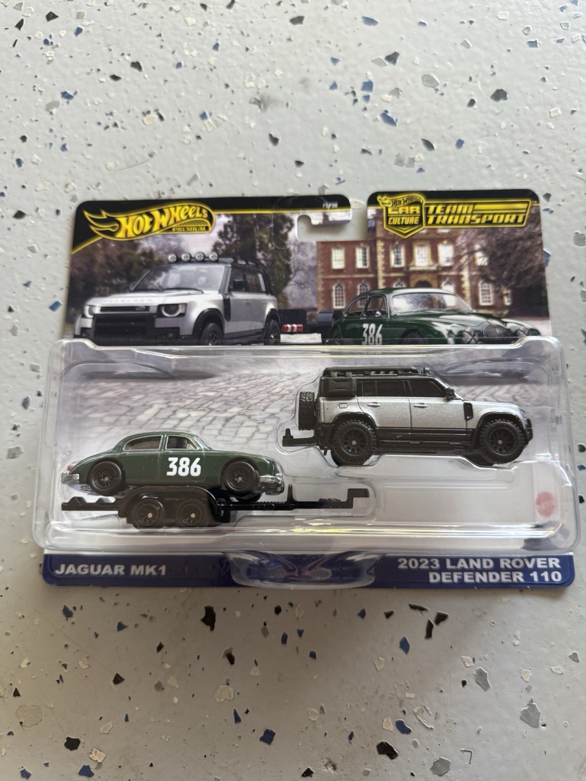2025 Hot Wheels Team Transport # 74 Jaguar MK1 , 2023 Land Rover Defender 110