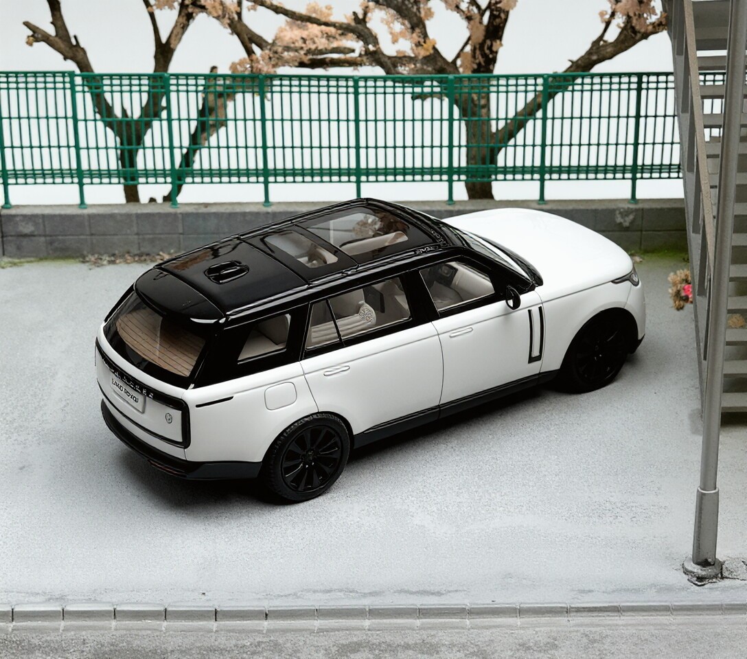 LCD 1:64 White 2022 Range Rover Luxury SUV Sports Model Diecast Metal Car