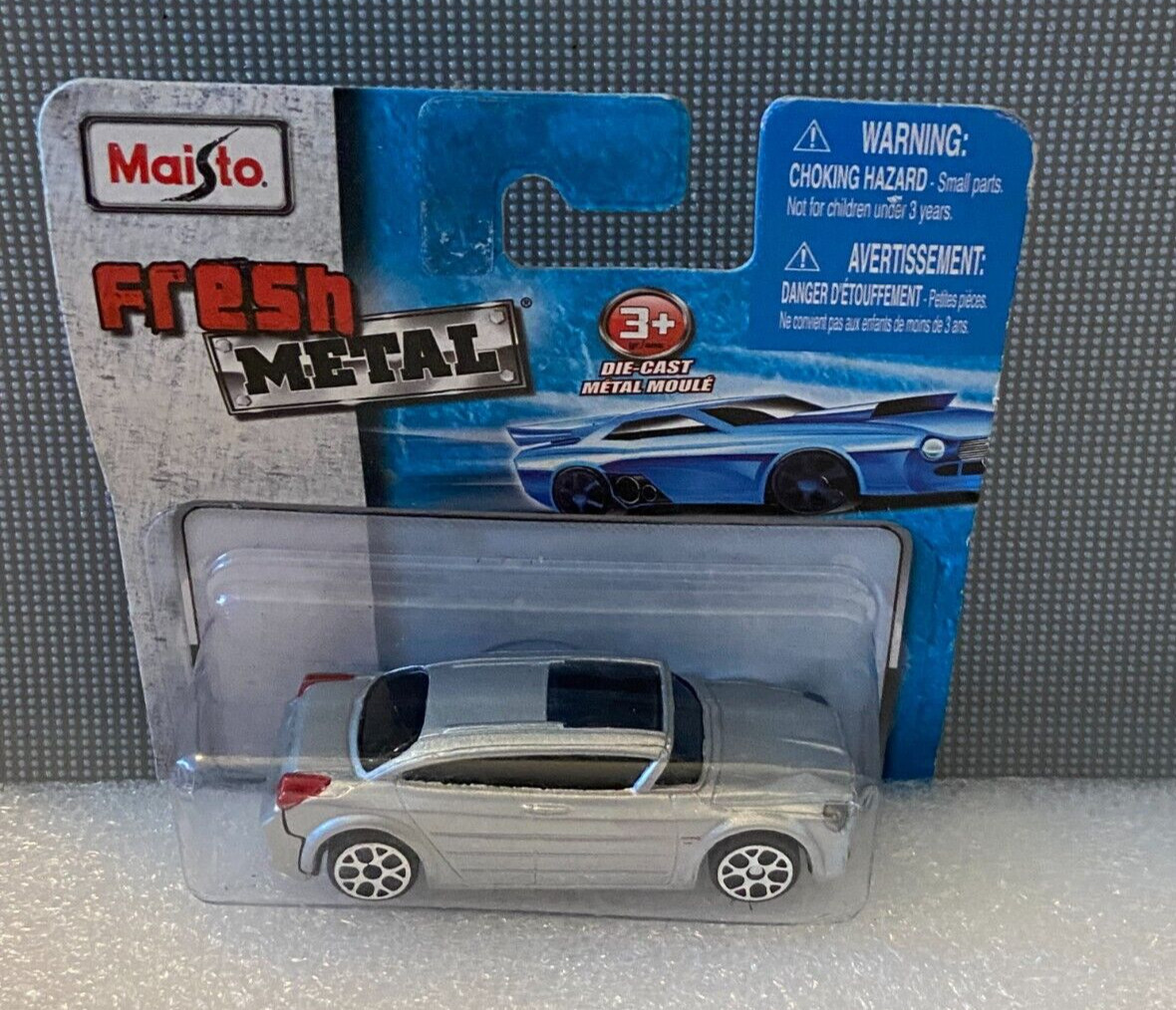 2010 Maisto Fresh Metal Silver 1:64 Diecast Car 15044