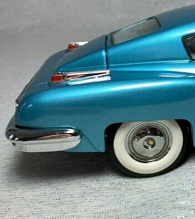 Tucker Built Vintage Classic Dream Concept 1:24 Promo Car Carousel TURQ Model