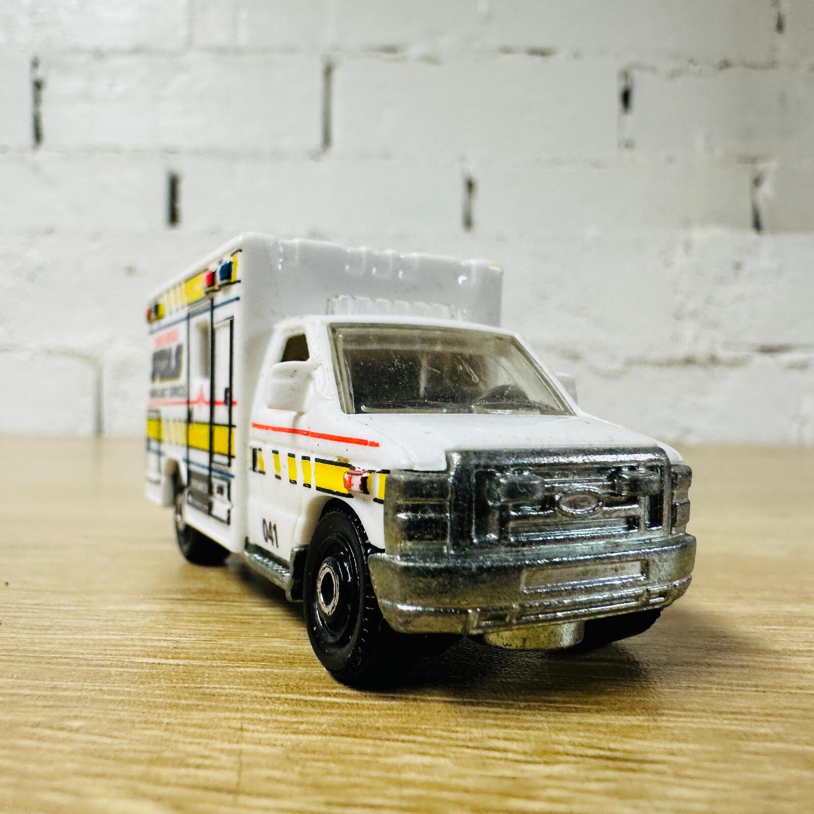 Ford E350 Ambulance White SUAS Santa Ursula 2015 EMT 5 Pack MB944