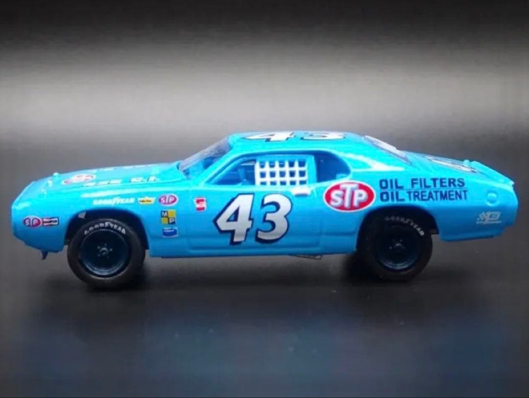 Richard Petty 1:64 ’72 Road Runner Richard Petty