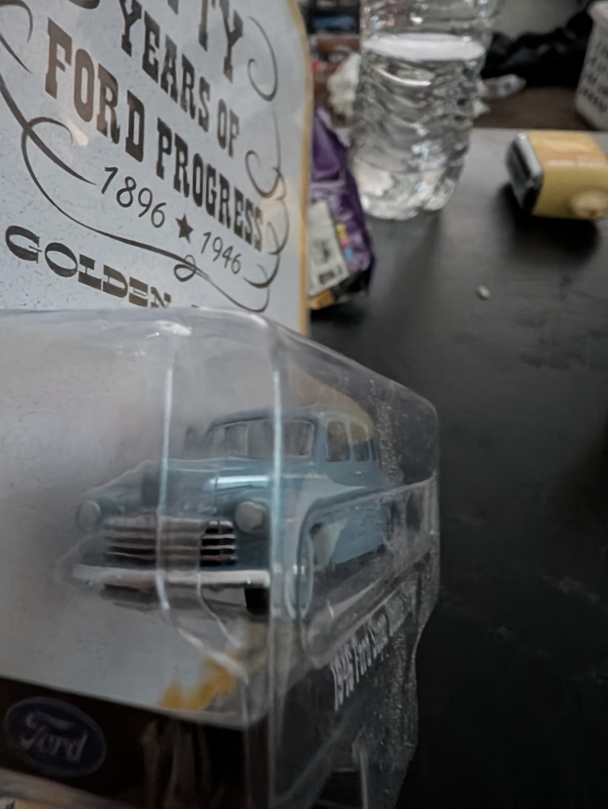 GreenLight Golden Jubilee 1:64 1946 Ford Super Deluxe Fordor