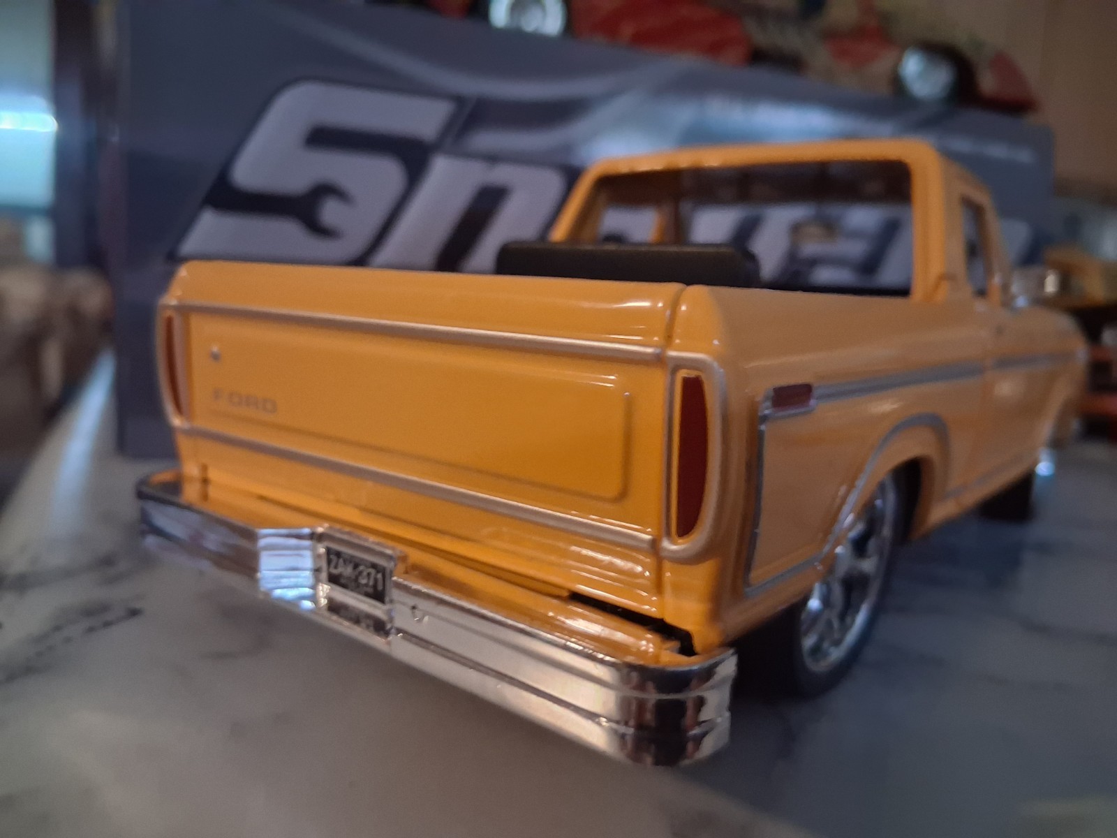 ( Custom Built) 1.24scale Diecast Custom 78 Ford BRONCO SLAMMED( Read Ad Plz)