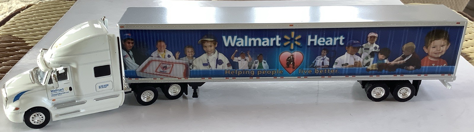 Intl. Prostar Sleeper Cab Tractor w/53’ Dryvan Trailer Walmart (heart Logo) 1:87