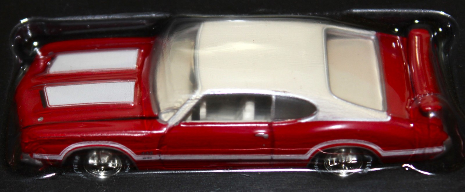 2005 – 1:64 Scale -Johnny Lightning Collector Club – 1971 Olds 442 W-30 – In Tin