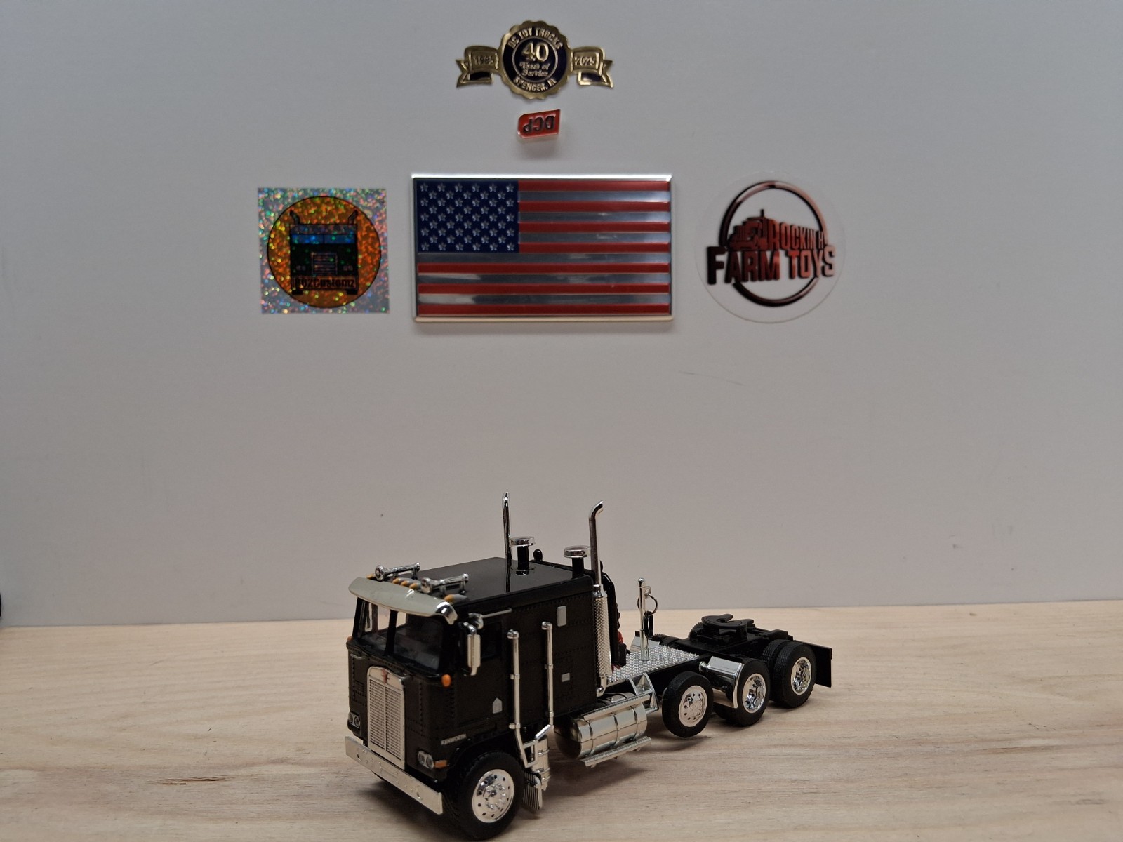 1/64 Dcp Custom Tri Axle Black Kenworth K100 W/ Matching Headache Rack