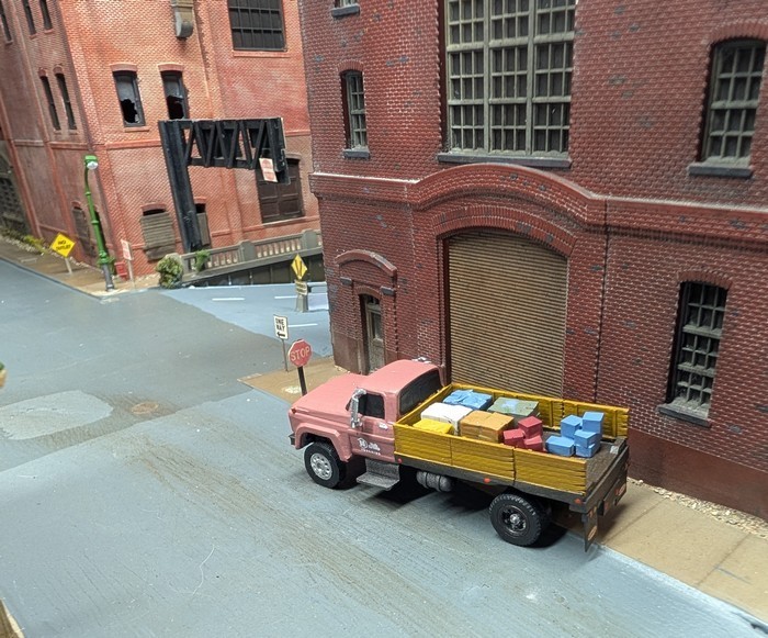 Custom Built 1/87 HO Scale 1970s Ford F600 Flatbed Delivery Truck