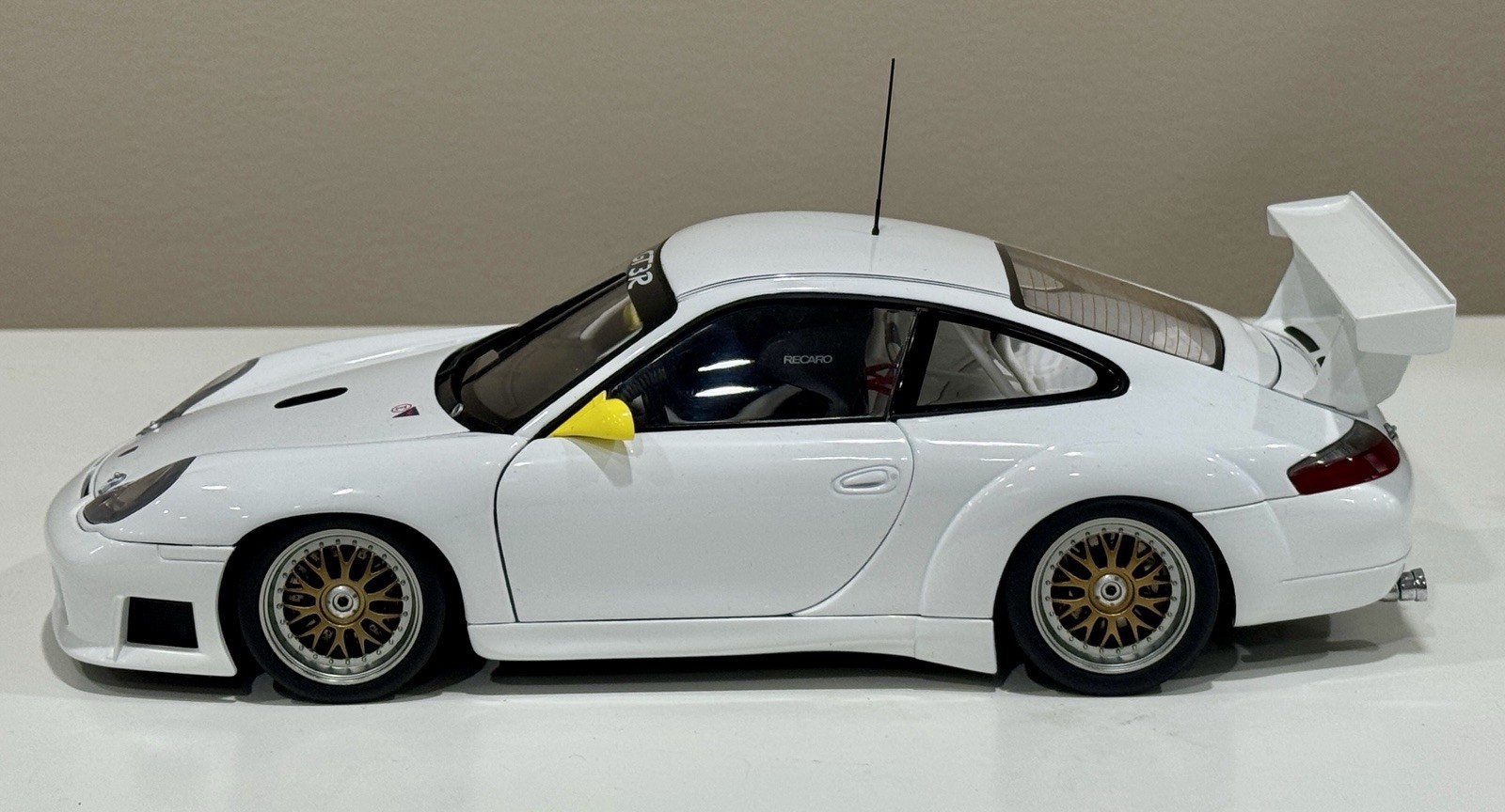 1/18 Scale AutoArt – Porsche 911 GT3 R 996 White No Decals Diecast with Box