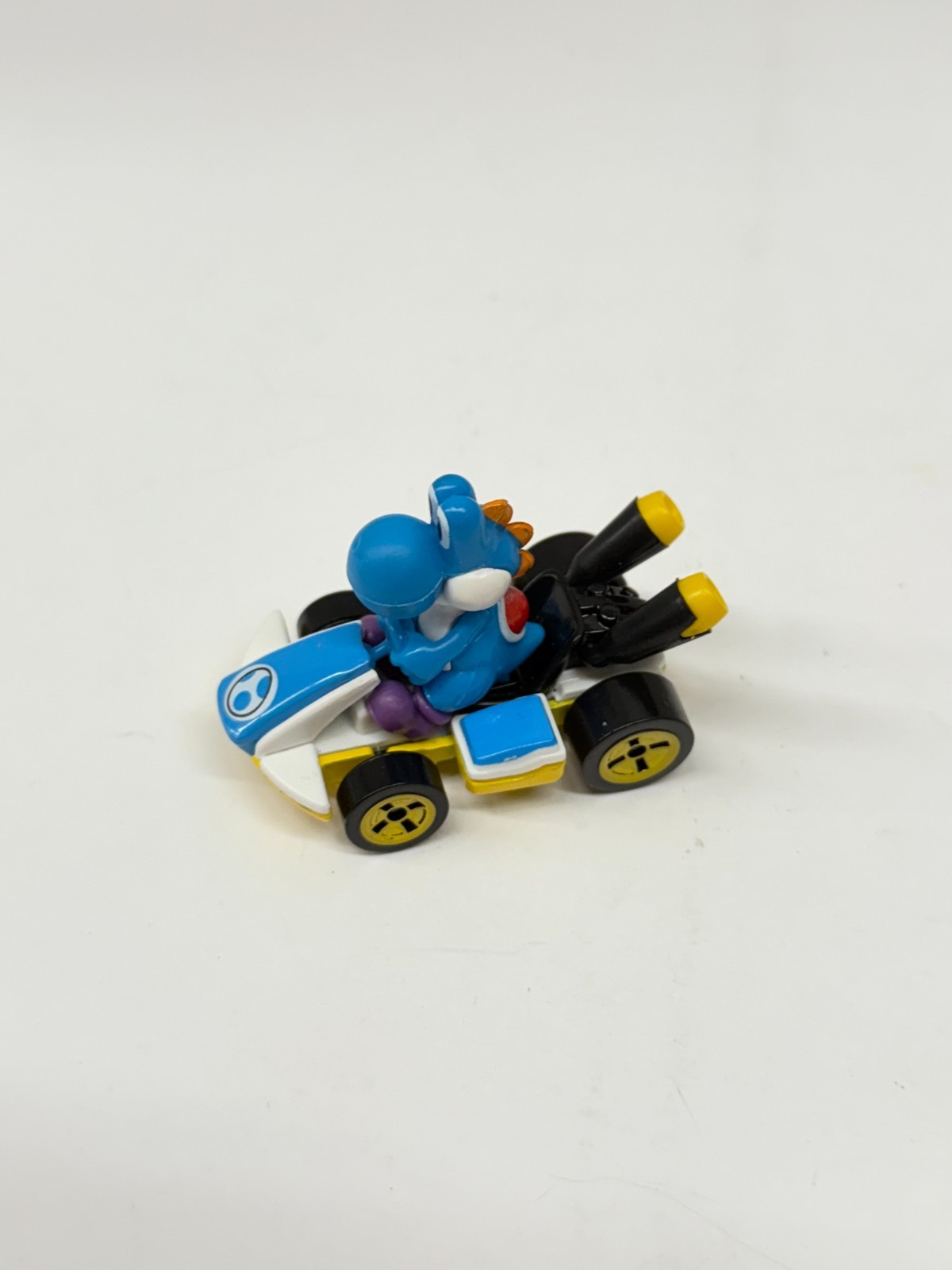 Diecast Hot Wheels Mario Kart Light Blue Yoshi Standard Kart 2018