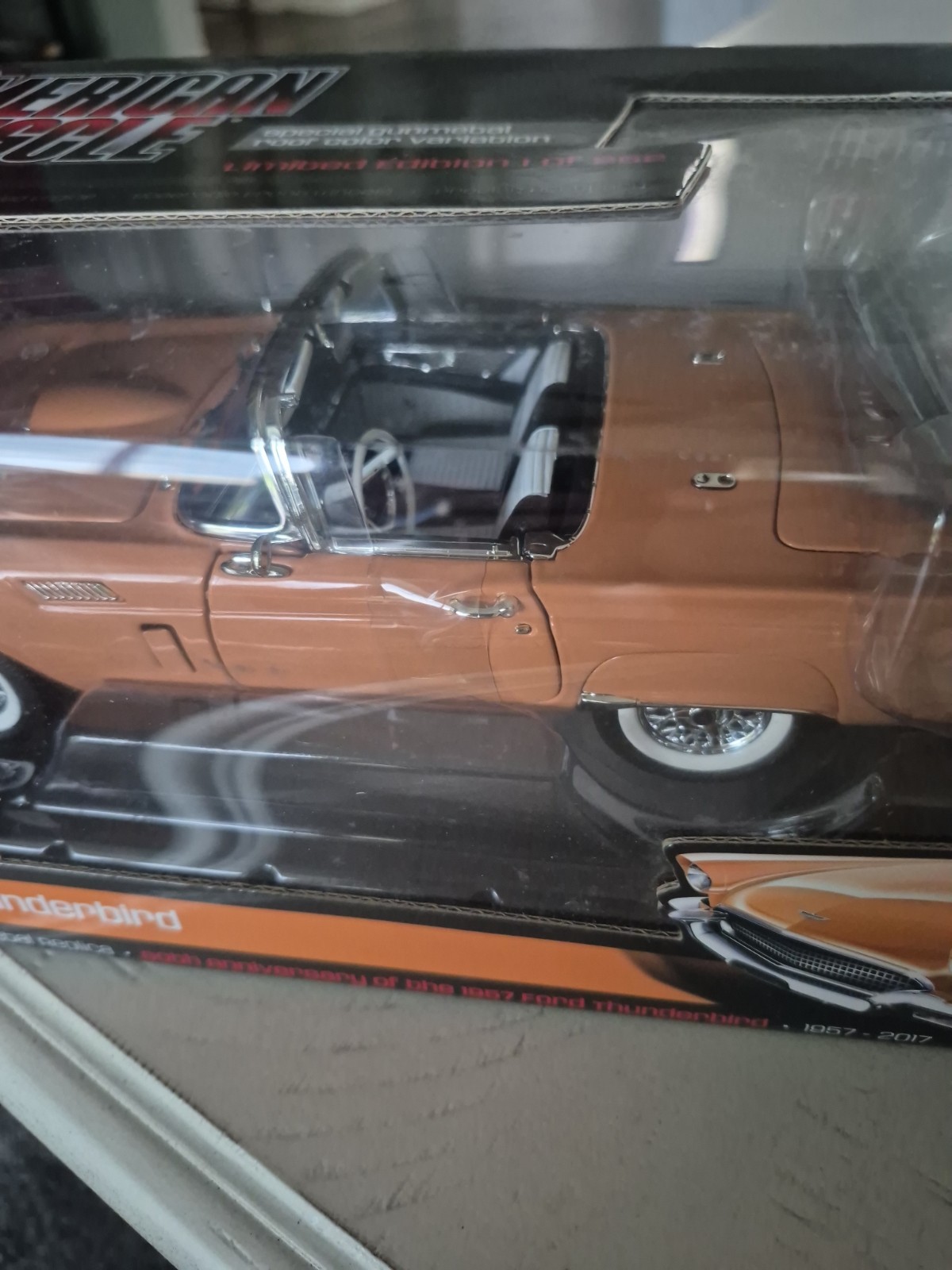 1957 Ford Thunderbird With Removable Top Coral Sand 1:18 Autoworld AMM1106