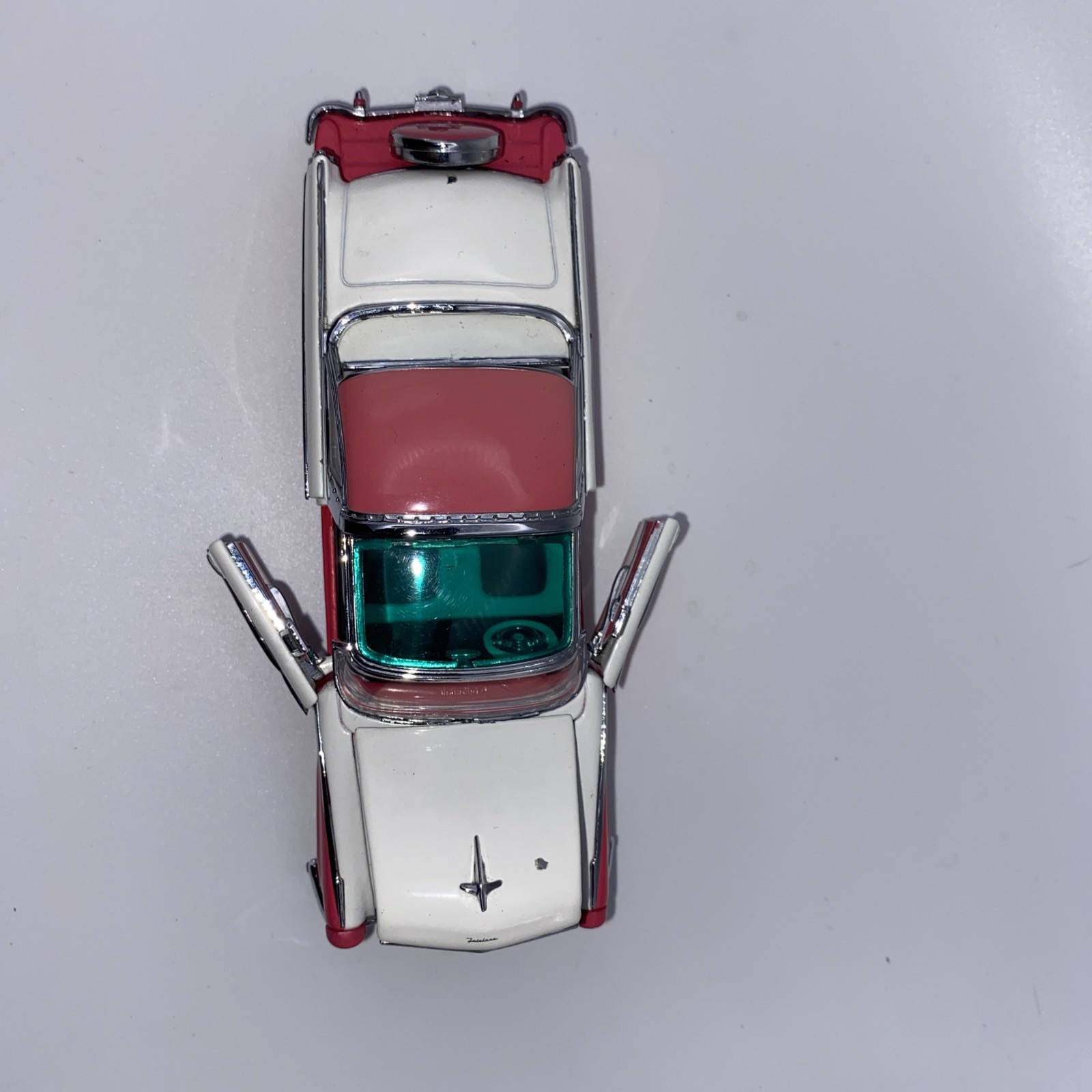 Franklin Mint 1957 Ford Fairlane 500 Skyliner Red/White 1:24 Die Cast B11ST54