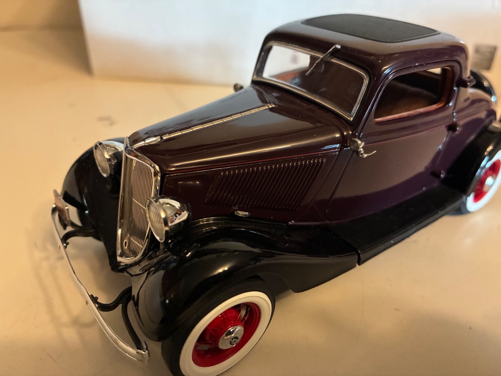 DANBURY MINT 1933 FORD DELUXE COUPE 1:24 SCALE in box