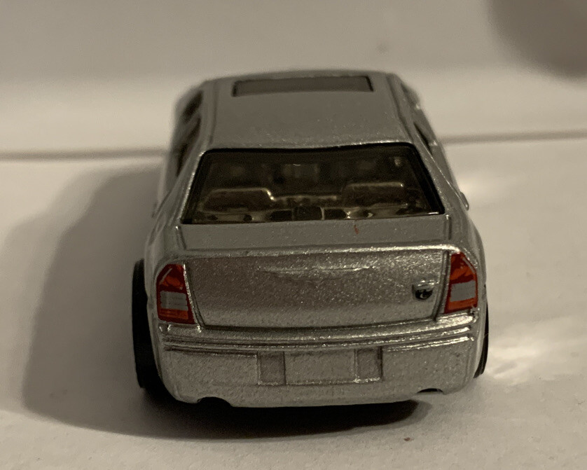Hot Wheels DCC 2005 Chrysler 300C Hemi Diecast Car 1/64 Loose Rolls Nice
