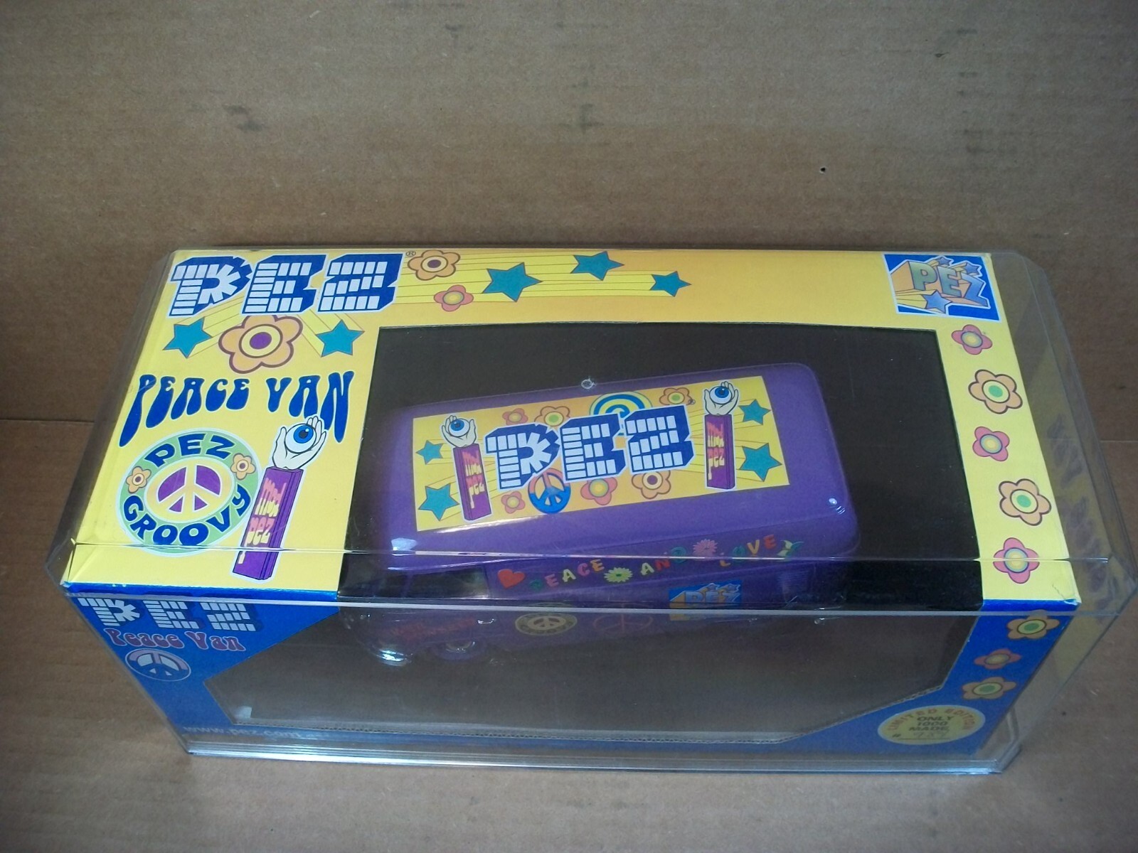 1:18 Scale VW Microbus “PEZ PEACE VAN” ~ #984 of 1000 ~ with Display Case