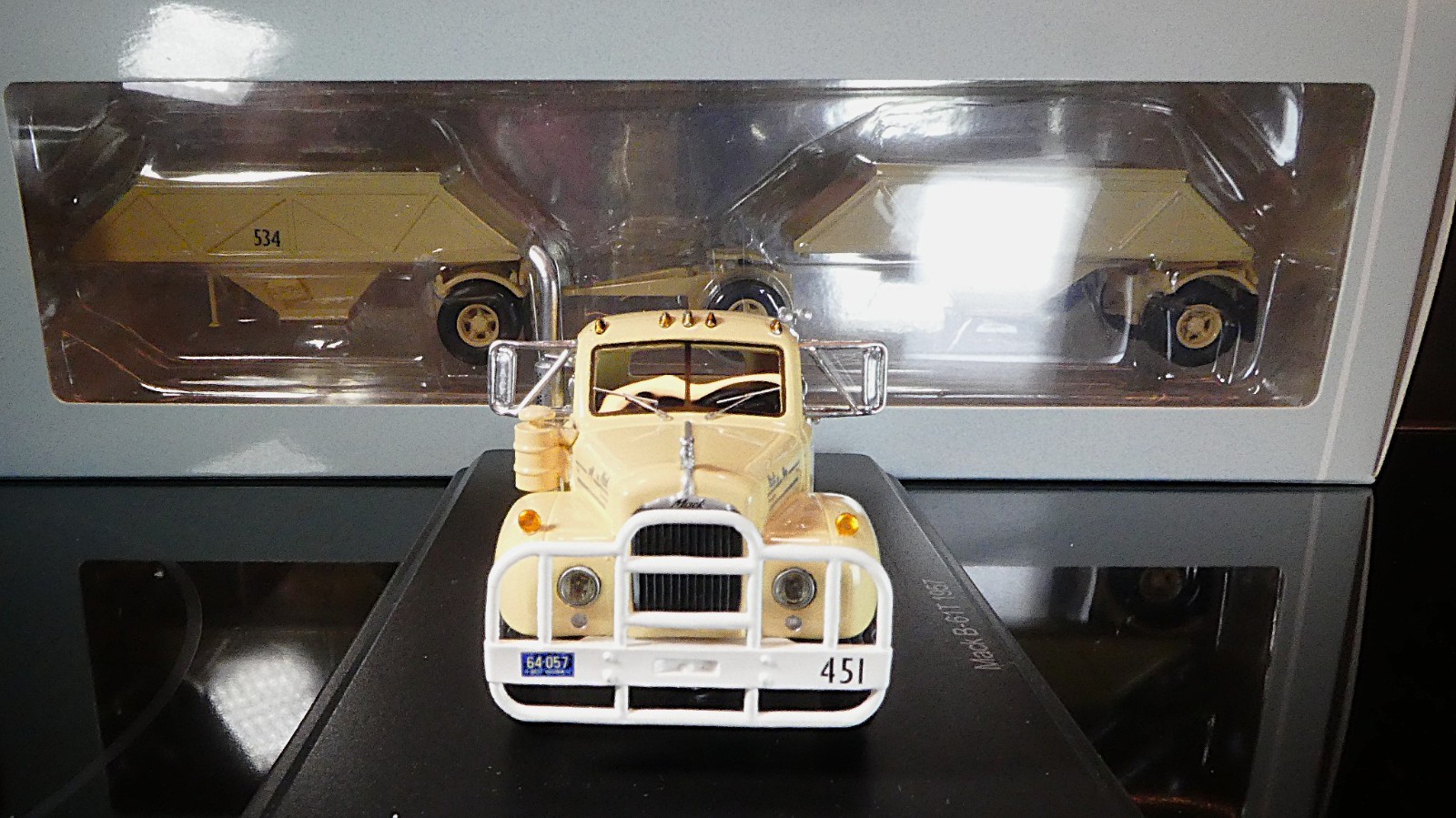 CHOSE MACK B-61T SWB Semi tractor truck bottom dump trailer NEO RESIN 1/64 n DCP