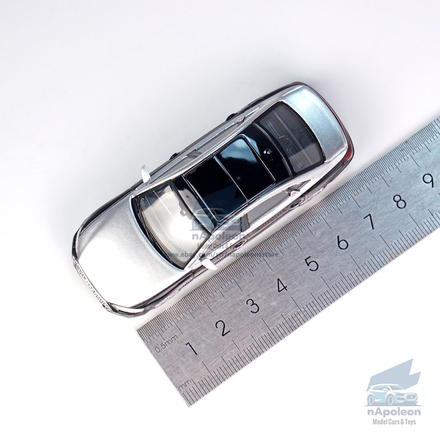 1:64 Audi A8L Horch 2021 Two-Tone Diecast Model Car Kids Gift Collection Display