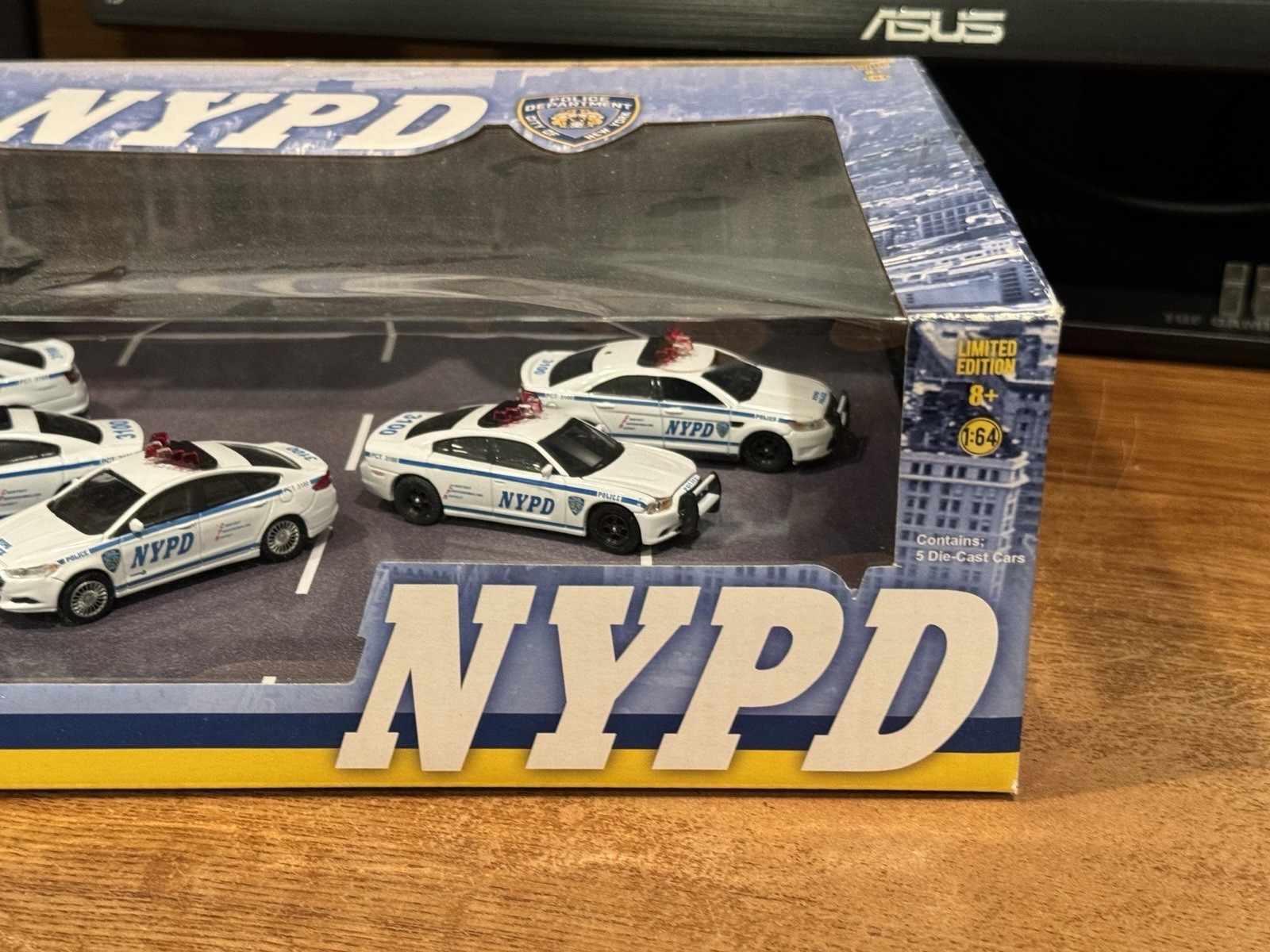 GREENLIGHT 1:64 NYPD 5pack DIORAMAS UNOPENED. Package Not 100% See Pics