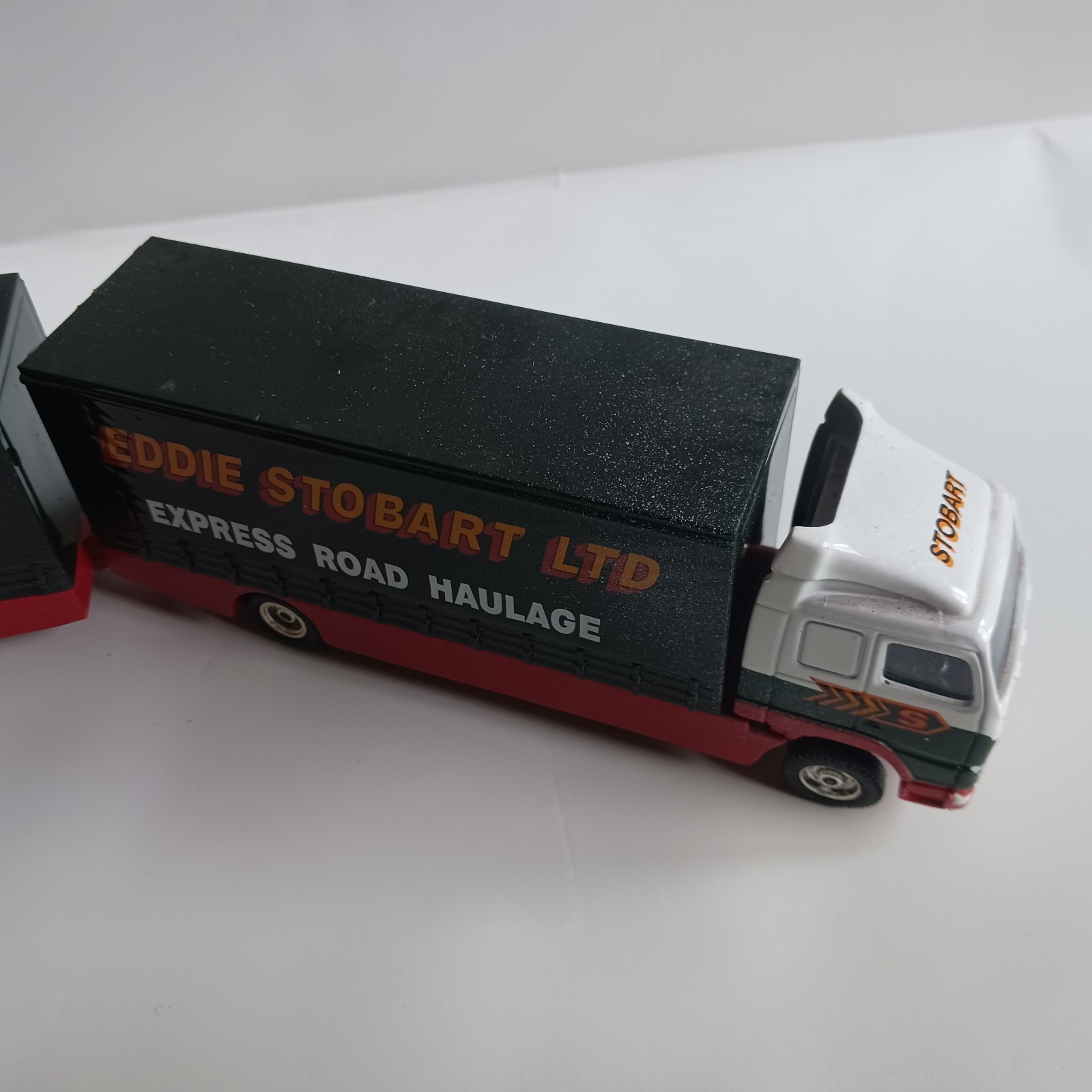 Corgi Diecast 59516 – Volvo Short Wheelbase Lorry & Trailer – Stobart