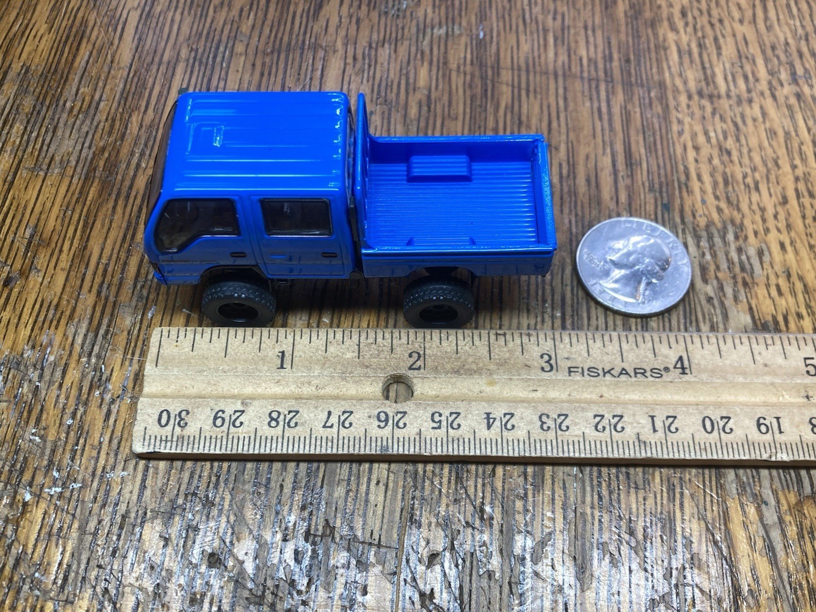 Isuzu NHR Lifted 4×4 Pickup Truck 1/64 Scale Massdi Diecast Custom Model1