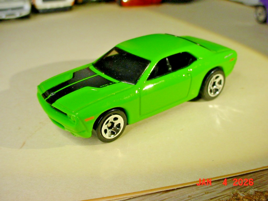 Hot Wheels 1/64 Scale Diecast Vehicles – You Choose e fr