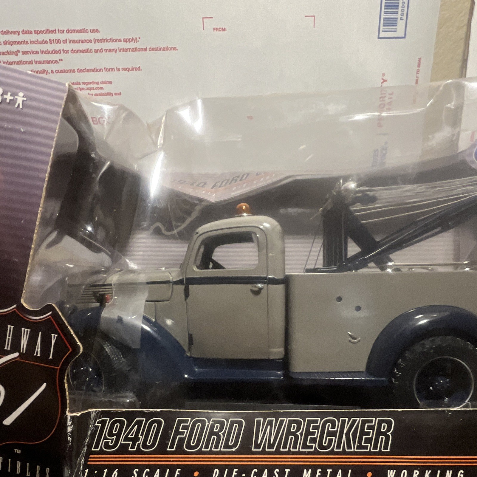Highway 61 Collectibles 1940 Ford Wrecker Tow Truck 1:16 Diecast Working Winch