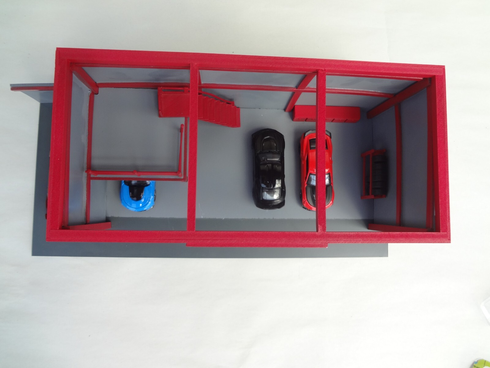 1:64 scale Mechanic Garage Diorama Gray & Red cars are not included