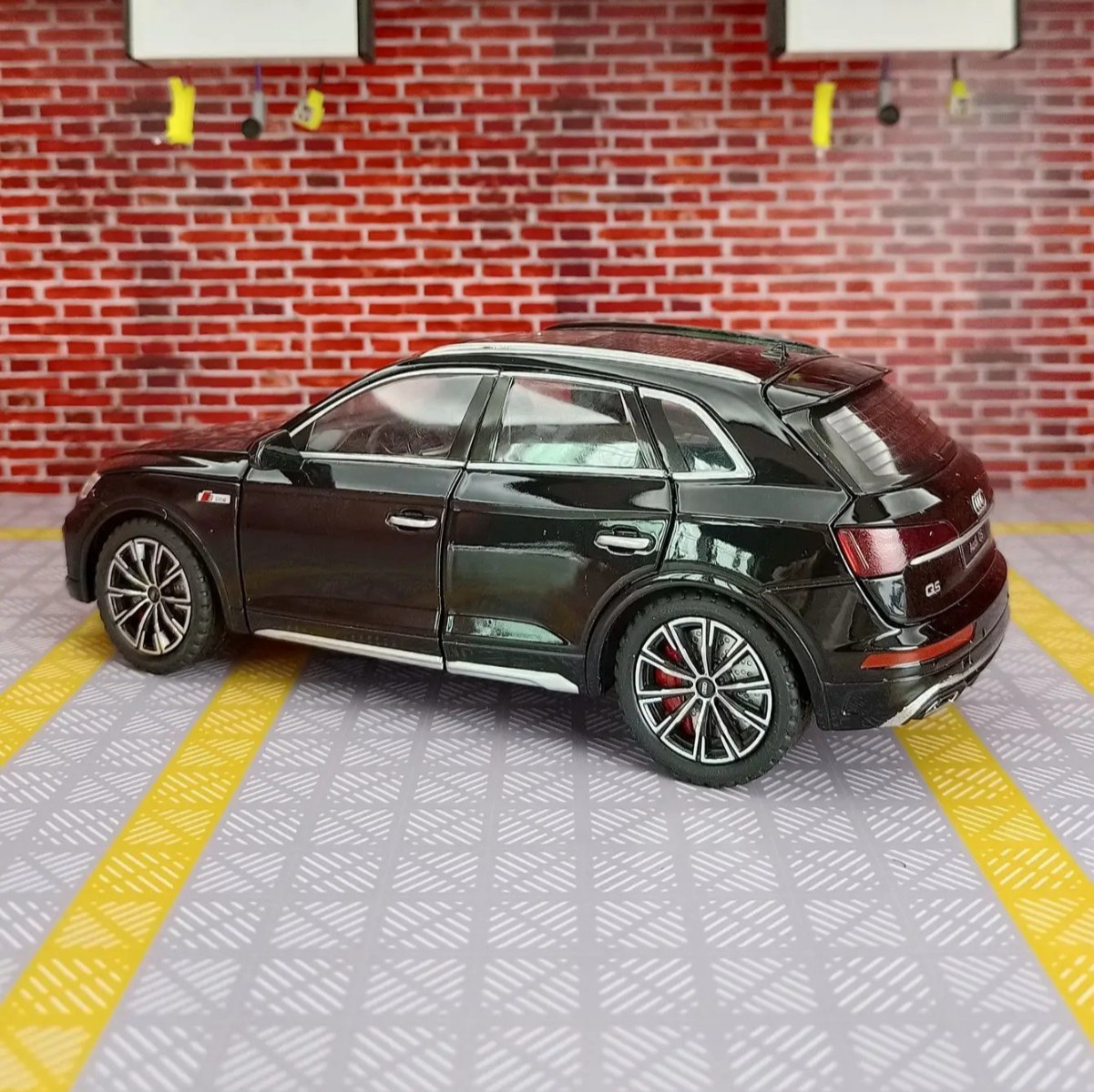1:24 Audi Q5 SUV Alloy Diecast Metal Car Model Vehicle Collection Toy Gift NEW