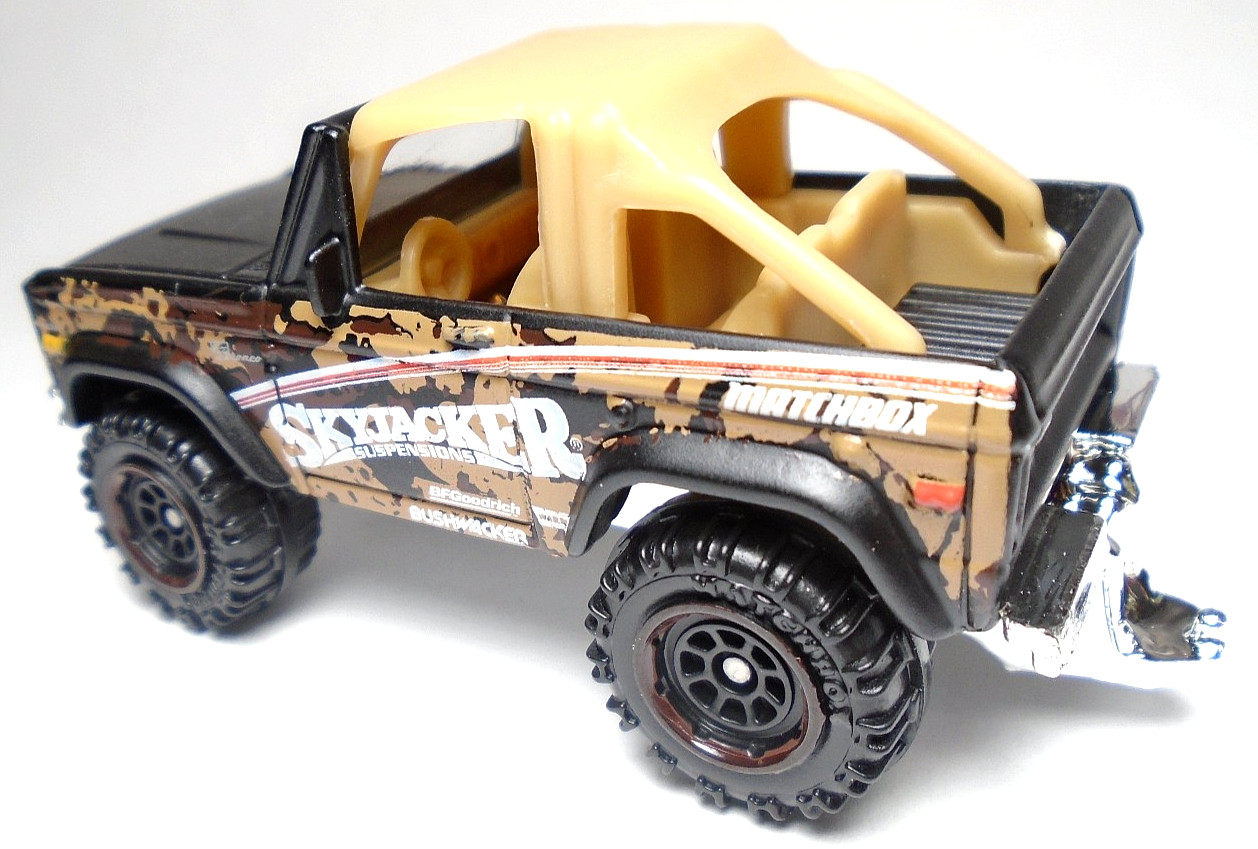 2018 MATCHBOX MBX ’72 FORD BRONCO 4X4 SKYJACKER BLACK & TAN DIECAST 2 7/8″ TRUCK