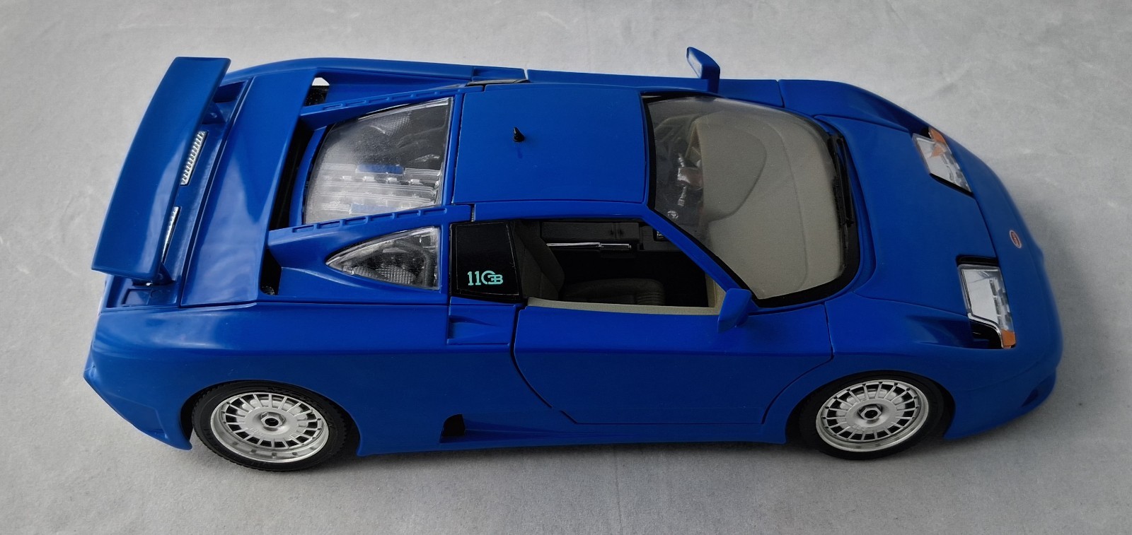 1991 Bugatti EB 110 1:18 Diecast (Blue) : Burago