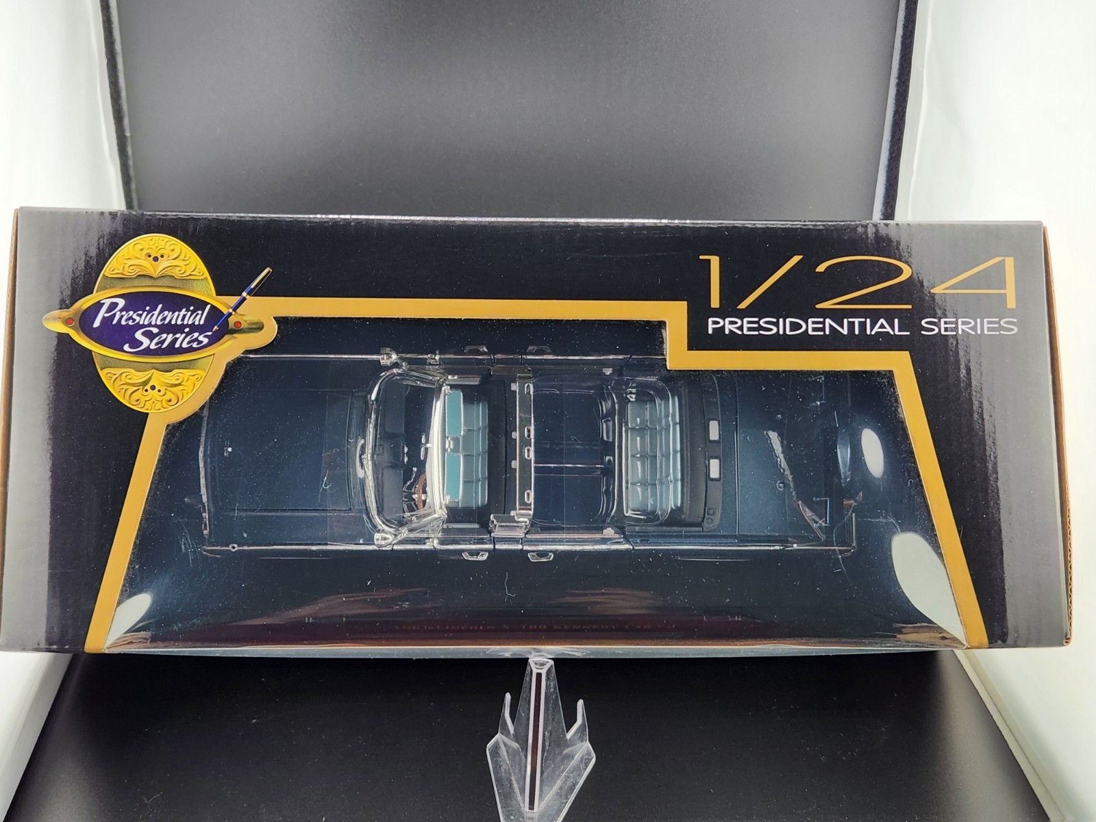 Road Signature Presidential Series 1961 Lincoln X-100 Kennedy Car 1:24 Scale NIB