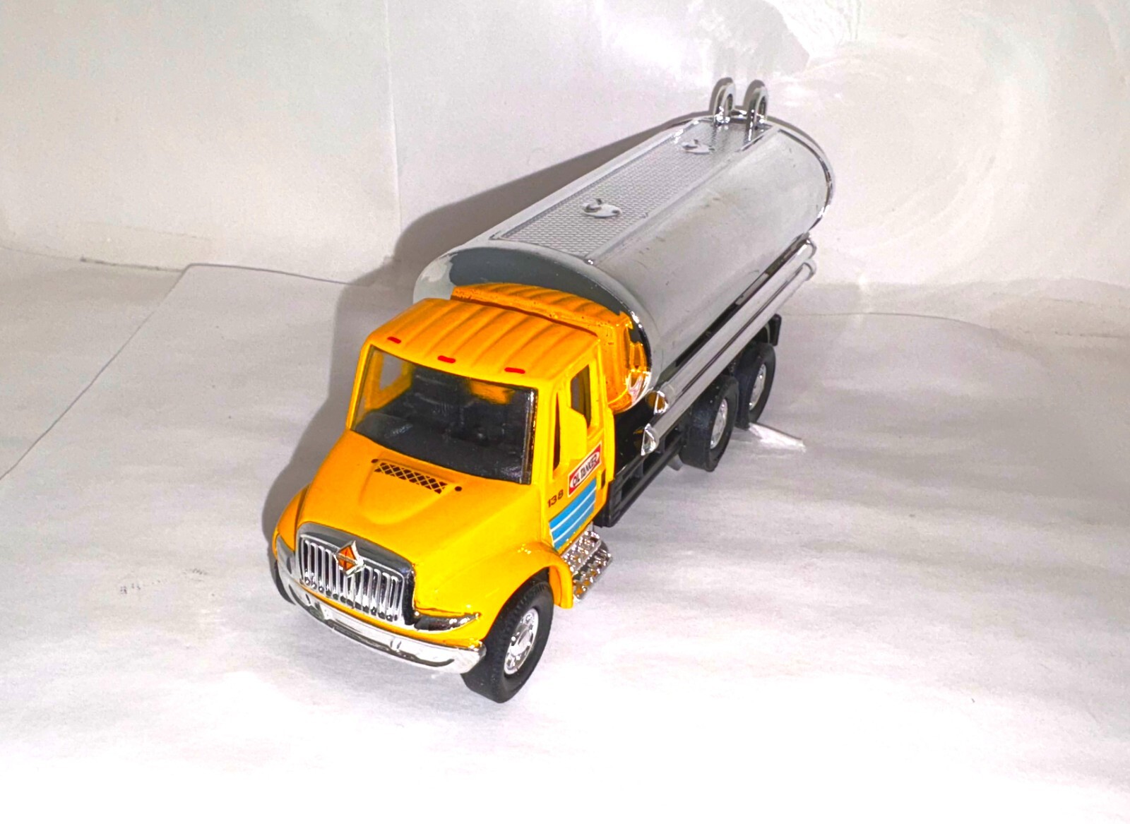 OIL TANKER TRUCK 1/43 diecast w/Pull Back Motor Action – ASSORTED COLORS 5.5″ ea