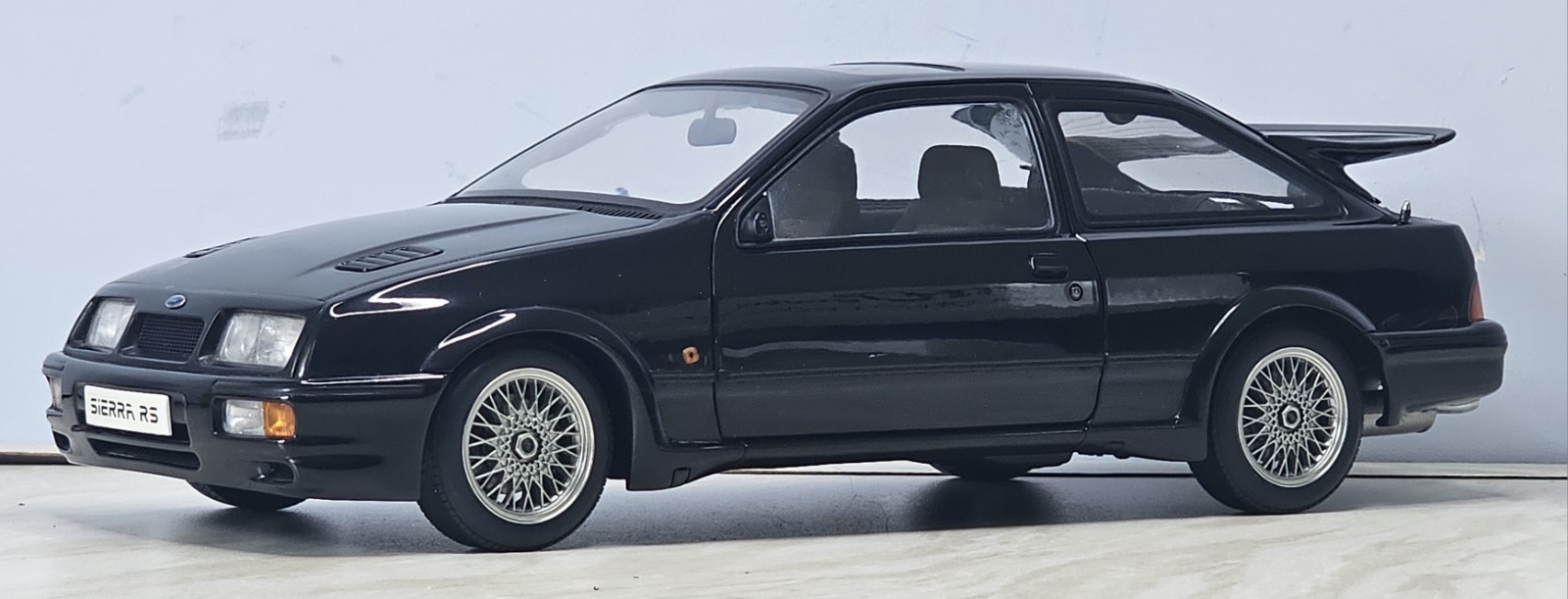 Autoart 1:18 Ford Sierra RS Cosworth black Damaged