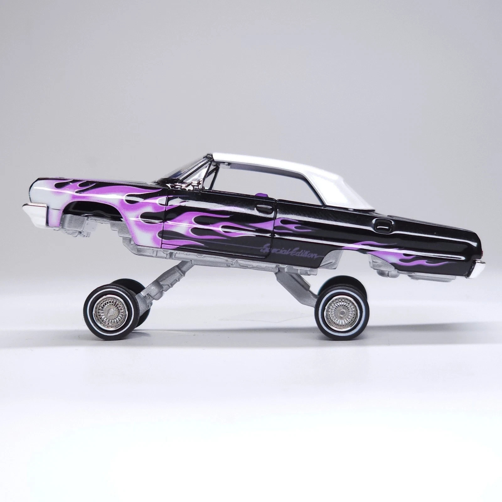 Fine Works64 1:64 Chevy Impala Lowrider Ghost Flame (Black/Purple)