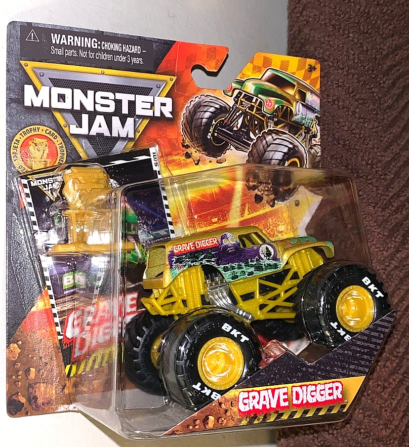 SPIN MASTER 2026 MONSTER JAM GOLD TROPHY CARD GRAVE DIGGER SERIES #01 NEW! HTF!
