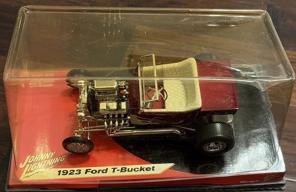 NEW SUPERCHARGED HEMI 1923 FORD T-BUCKET HOT ROD W/CLEAR CASE 1/18