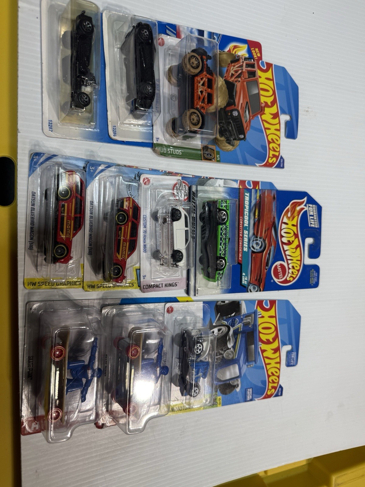 LOT OF 100 RANDOM HOT WHEELS ALL NEW